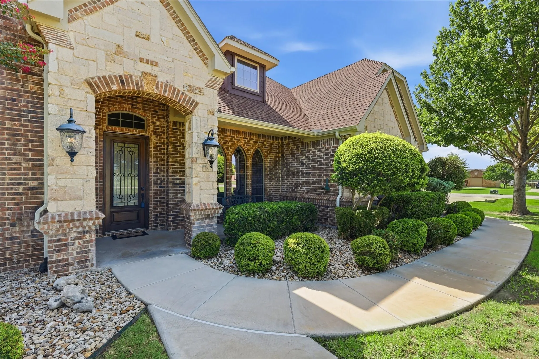 Single Family Residence For Sale in Tarrant County , 1414 Rio Viento, Fort Worth, Texas 76135, 4 Bedroom, 4 Bathroom, 3 Garage spaces, 3,204 Sqft, built in 2005, mls#21326933, Real Estate Agent in Fort Worth, Homes For Sale in Tarrant county, Homes For Sale in Fort Worth, Realtor in Fort Worth Texas, Real Estate Brokerage Independent Realty Texas, Luminita Cordes Realtor