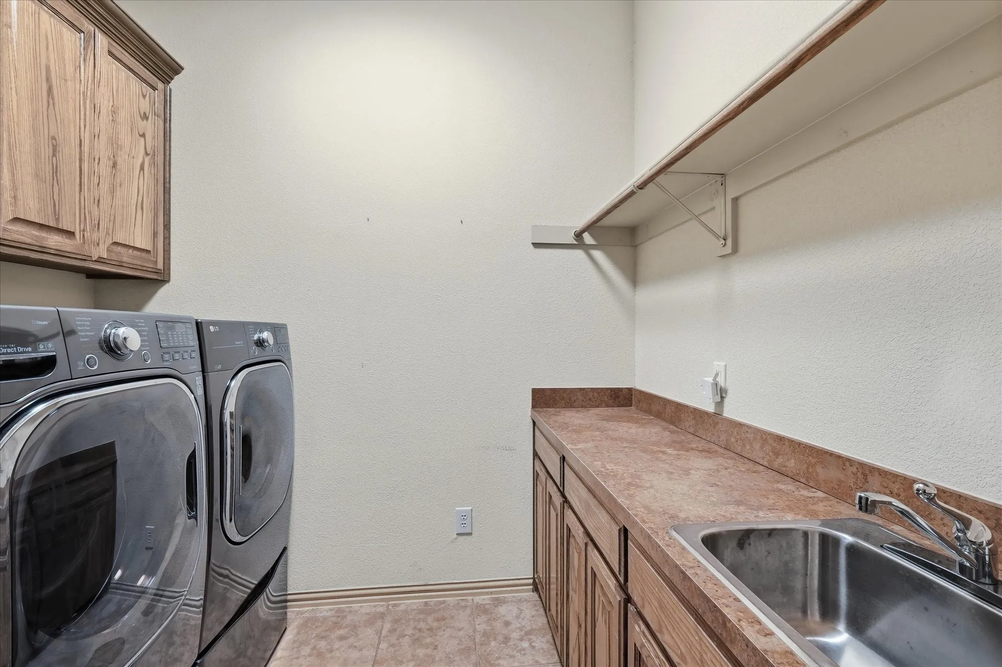 Single Family Residence For Sale in Tarrant County , 1414 Rio Viento, Fort Worth, Texas 76135, 4 Bedroom, 4 Bathroom, 3 Garage spaces, 3,204 Sqft, built in 2005, mls#21326933, Real Estate Agent in Fort Worth, Homes For Sale in Tarrant county, Homes For Sale in Fort Worth, Realtor in Fort Worth Texas, Real Estate Brokerage Independent Realty Texas, Luminita Cordes Realtor