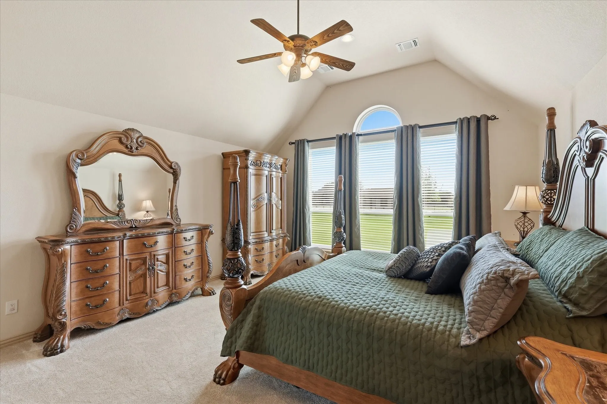 Single Family Residence For Sale in Tarrant County , 1414 Rio Viento, Fort Worth, Texas 76135, 4 Bedroom, 4 Bathroom, 3 Garage spaces, 3,204 Sqft, built in 2005, mls#21326933, Real Estate Agent in Fort Worth, Homes For Sale in Tarrant county, Homes For Sale in Fort Worth, Realtor in Fort Worth Texas, Real Estate Brokerage Independent Realty Texas, Luminita Cordes Realtor