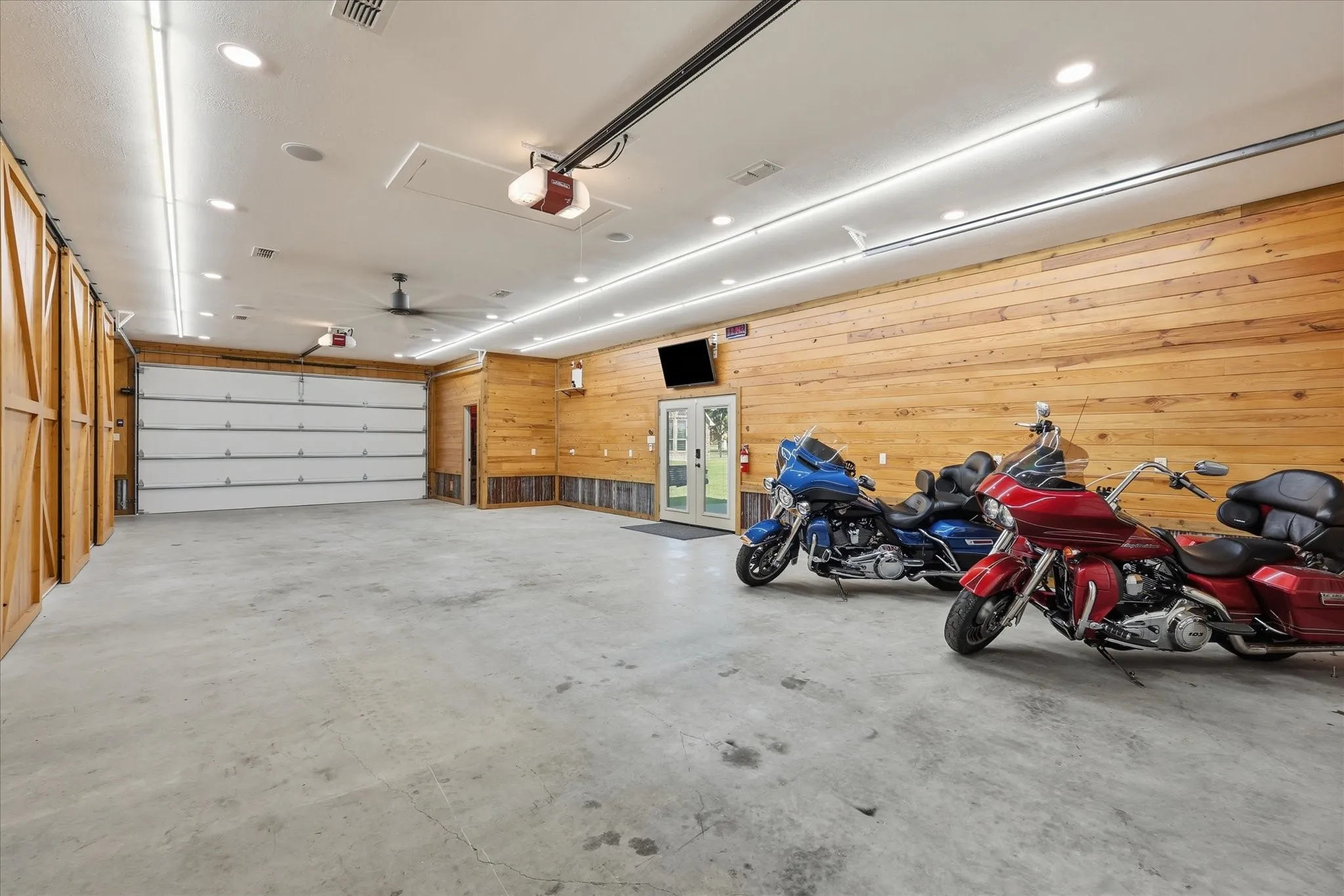 Single Family Residence For Sale in Tarrant County , 1414 Rio Viento, Fort Worth, Texas 76135, 4 Bedroom, 4 Bathroom, 3 Garage spaces, 3,204 Sqft, built in 2005, mls#21326933, Real Estate Agent in Fort Worth, Homes For Sale in Tarrant county, Homes For Sale in Fort Worth, Realtor in Fort Worth Texas, Real Estate Brokerage Independent Realty Texas, Luminita Cordes Realtor