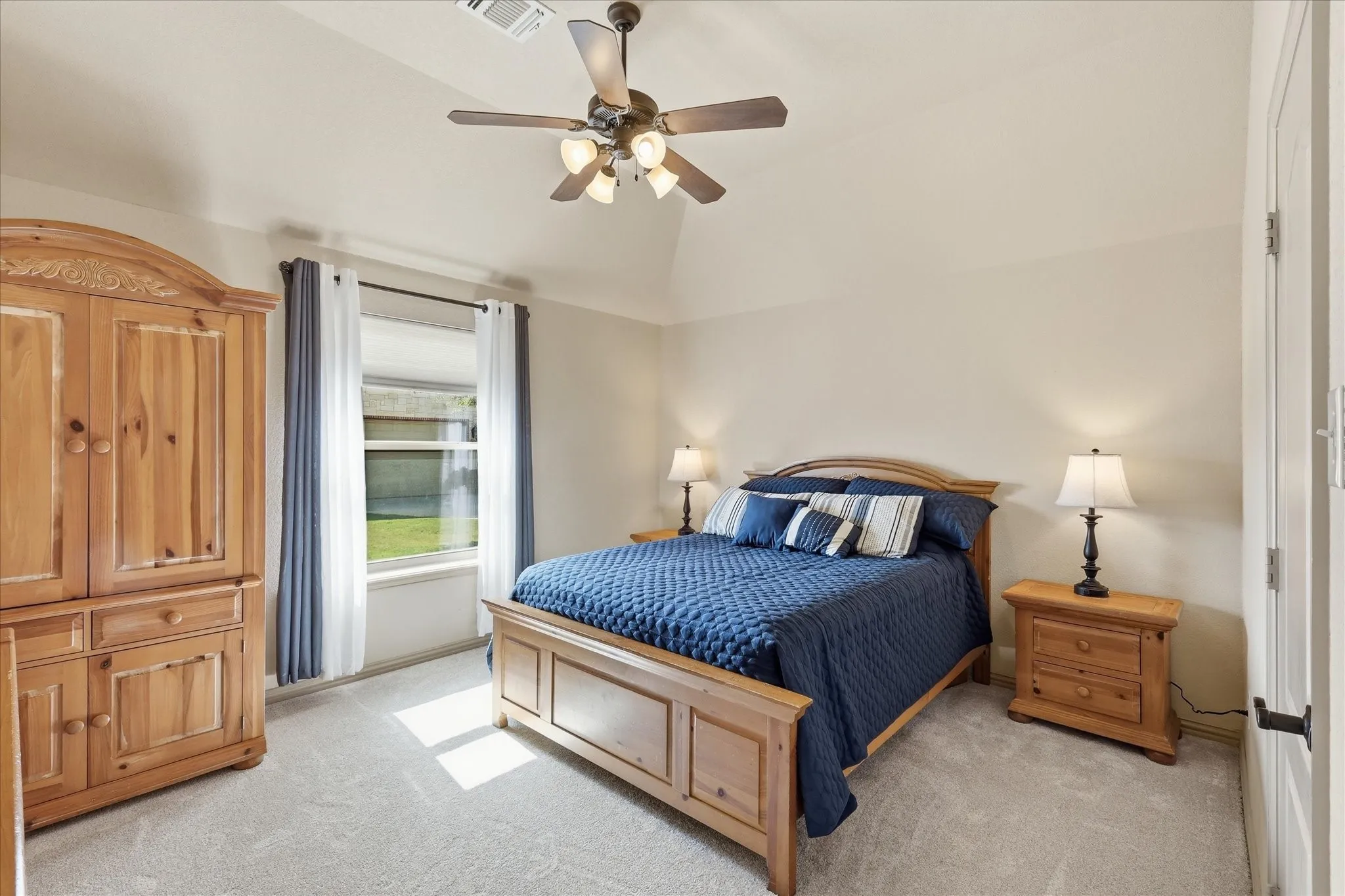 Single Family Residence For Sale in Tarrant County , 1414 Rio Viento, Fort Worth, Texas 76135, 4 Bedroom, 4 Bathroom, 3 Garage spaces, 3,204 Sqft, built in 2005, mls#21326933, Real Estate Agent in Fort Worth, Homes For Sale in Tarrant county, Homes For Sale in Fort Worth, Realtor in Fort Worth Texas, Real Estate Brokerage Independent Realty Texas, Luminita Cordes Realtor
