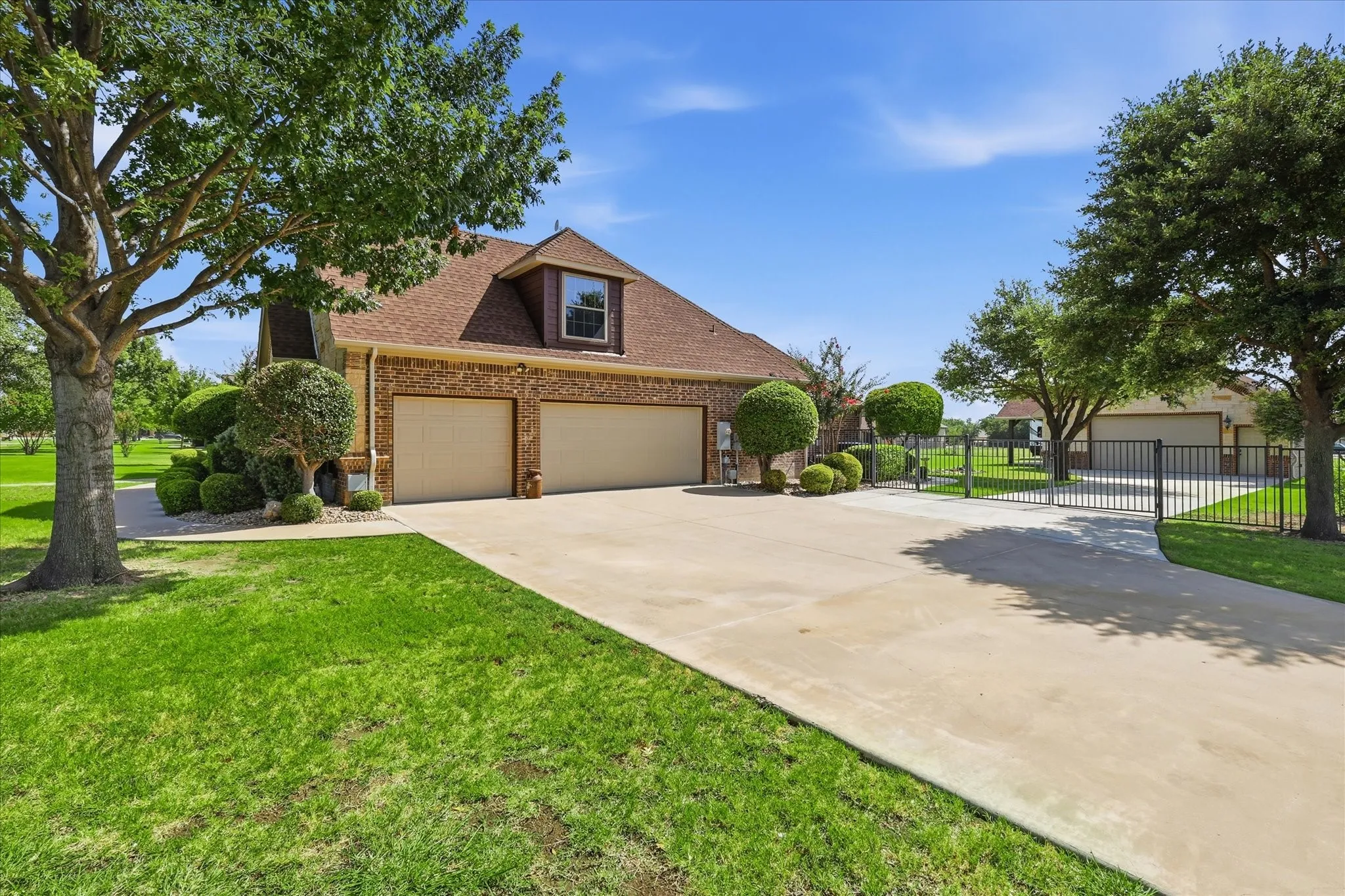 Single Family Residence For Sale in Tarrant County , 1414 Rio Viento, Fort Worth, Texas 76135, 4 Bedroom, 4 Bathroom, 3 Garage spaces, 3,204 Sqft, built in 2005, mls#21326933, Real Estate Agent in Fort Worth, Homes For Sale in Tarrant county, Homes For Sale in Fort Worth, Realtor in Fort Worth Texas, Real Estate Brokerage Independent Realty Texas, Luminita Cordes Realtor