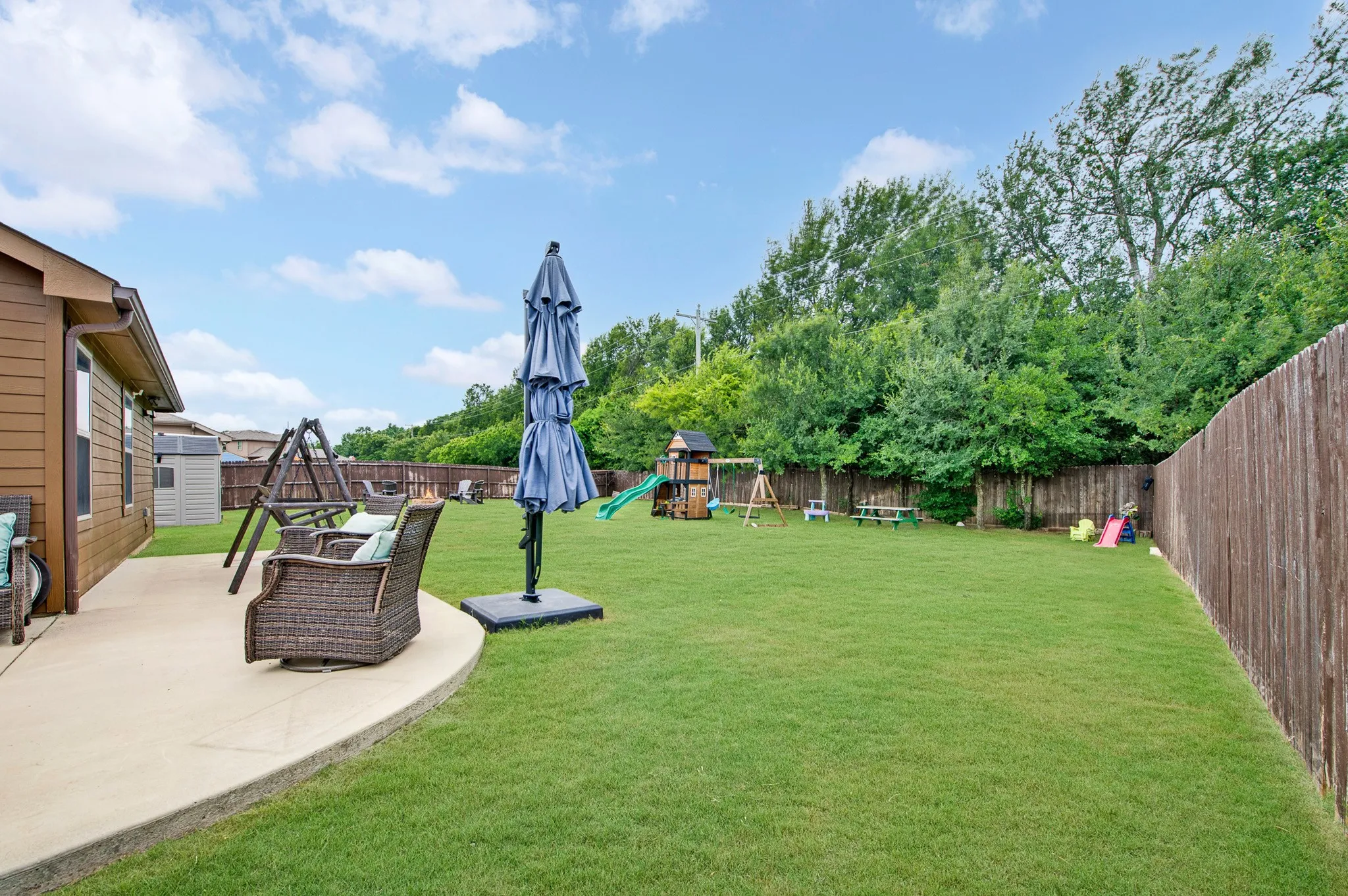 Single Family Residence For Sale in Denton County , 408 Highmeadow Drive, Aubrey, Texas 76227, 4 Bedroom, 2 Bathroom, 2 Garage spaces, 1,728 Sqft, built in 2018, mls#21336002, Real Estate Agent in Aubrey, Homes For Sale in Denton county, Homes For Sale in Aubrey, Realtor in Aubrey Texas, Real Estate Brokerage Independent Realty Texas, Luminita Cordes Realtor