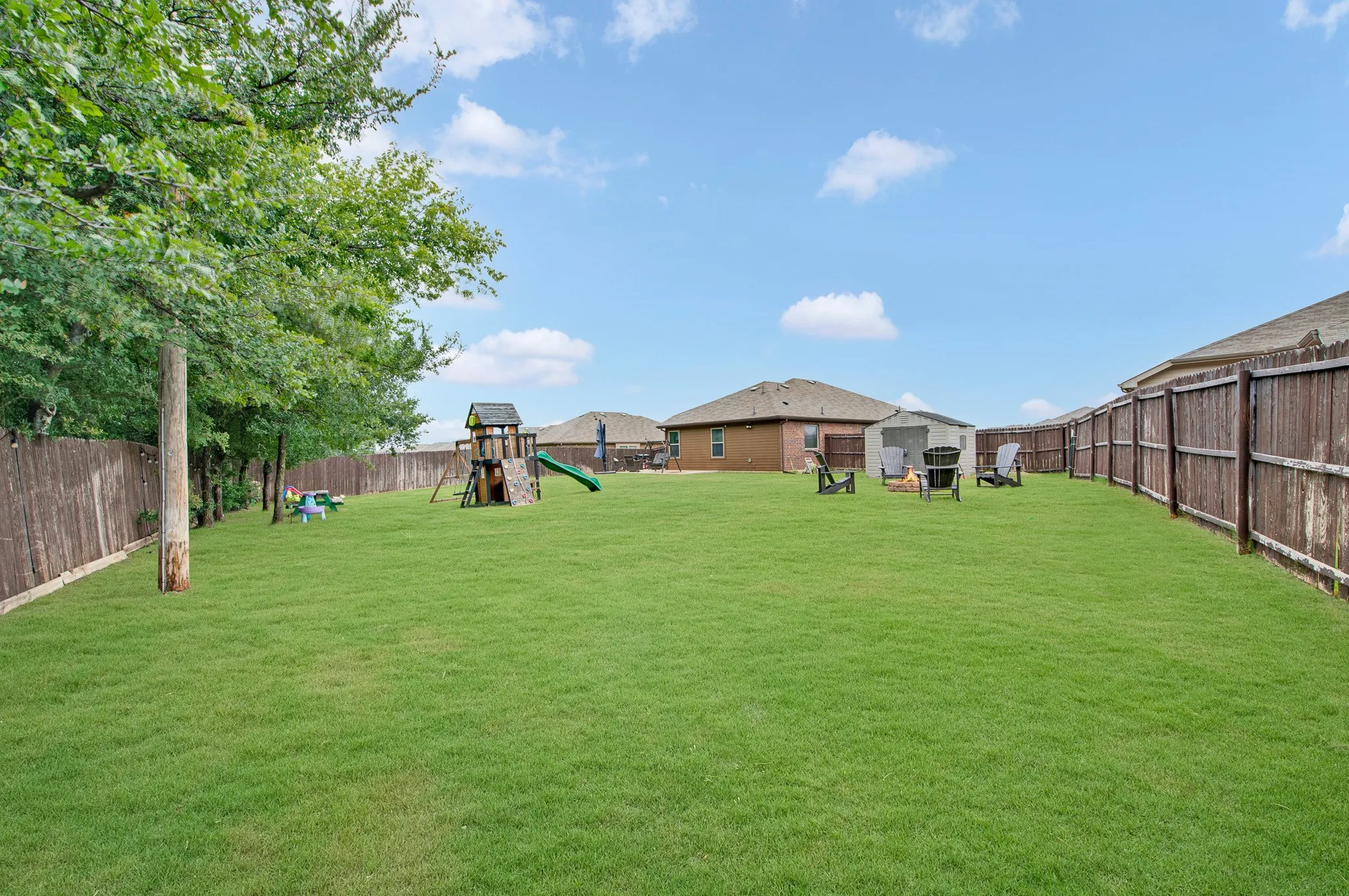 Single Family Residence For Sale in Denton County , 408 Highmeadow Drive, Aubrey, Texas 76227, 4 Bedroom, 2 Bathroom, 2 Garage spaces, 1,728 Sqft, built in 2018, mls#21336002, Real Estate Agent in Aubrey, Homes For Sale in Denton county, Homes For Sale in Aubrey, Realtor in Aubrey Texas, Real Estate Brokerage Independent Realty Texas, Luminita Cordes Realtor