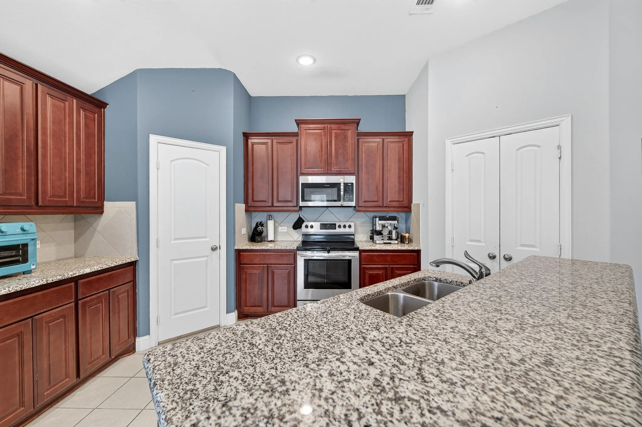Single Family Residence For Sale in Denton County , 408 Highmeadow Drive, Aubrey, Texas 76227, 4 Bedroom, 2 Bathroom, 2 Garage spaces, 1,728 Sqft, built in 2018, mls#21336002, Real Estate Agent in Aubrey, Homes For Sale in Denton county, Homes For Sale in Aubrey, Realtor in Aubrey Texas, Real Estate Brokerage Independent Realty Texas, Luminita Cordes Realtor
