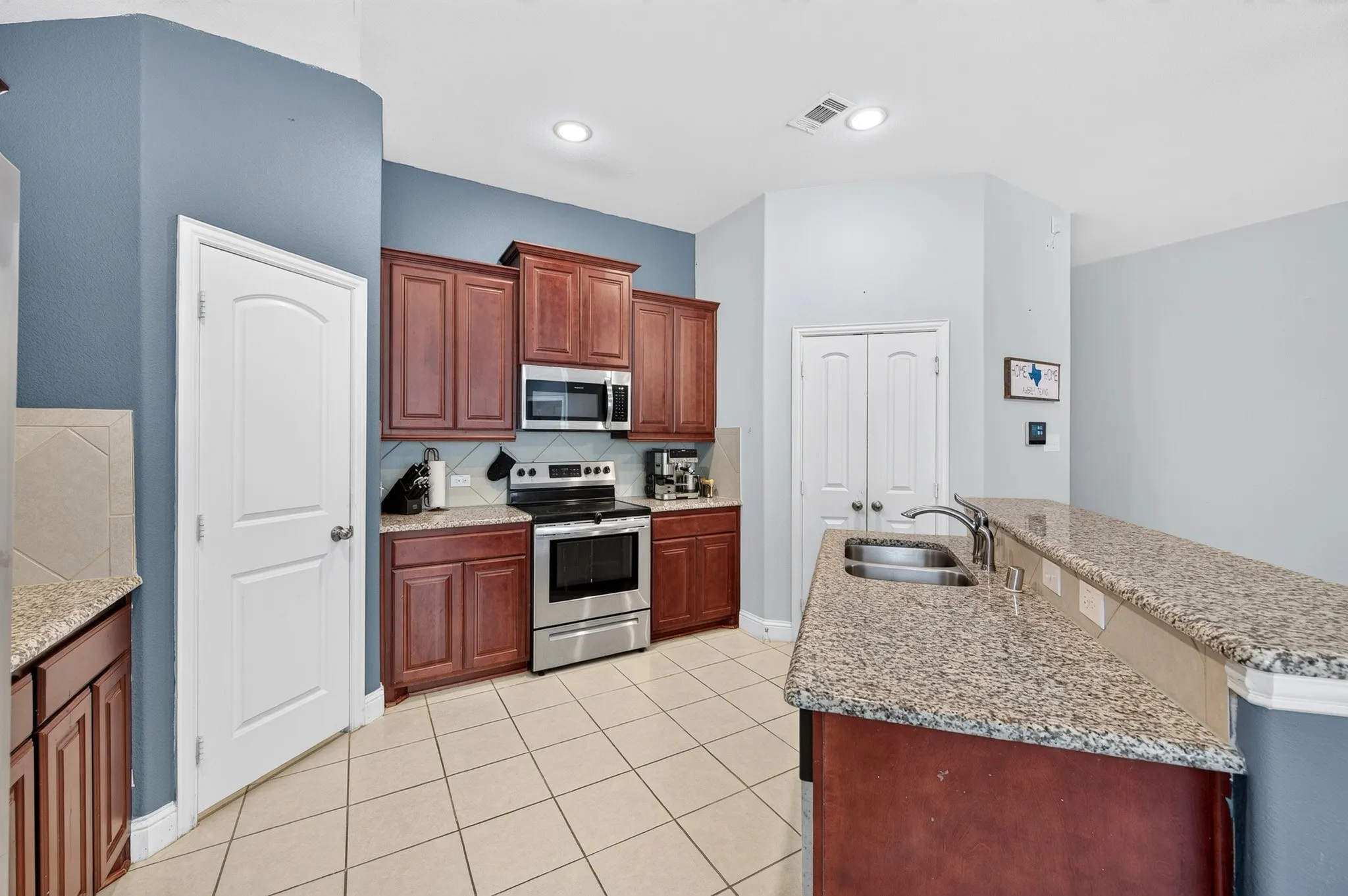 Single Family Residence For Sale in Denton County , 408 Highmeadow Drive, Aubrey, Texas 76227, 4 Bedroom, 2 Bathroom, 2 Garage spaces, 1,728 Sqft, built in 2018, mls#21336002, Real Estate Agent in Aubrey, Homes For Sale in Denton county, Homes For Sale in Aubrey, Realtor in Aubrey Texas, Real Estate Brokerage Independent Realty Texas, Luminita Cordes Realtor