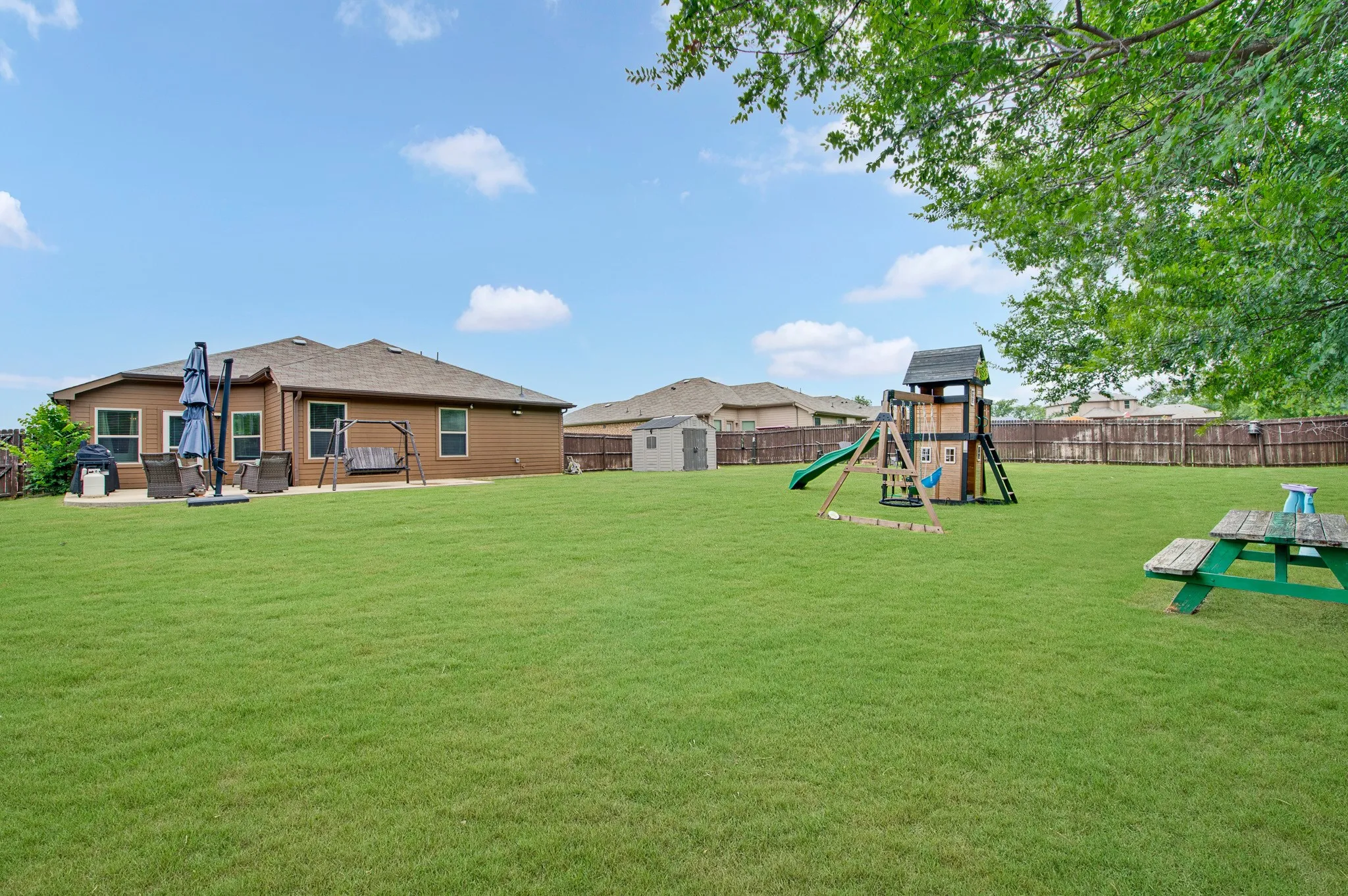 Single Family Residence For Sale in Denton County , 408 Highmeadow Drive, Aubrey, Texas 76227, 4 Bedroom, 2 Bathroom, 2 Garage spaces, 1,728 Sqft, built in 2018, mls#21336002, Real Estate Agent in Aubrey, Homes For Sale in Denton county, Homes For Sale in Aubrey, Realtor in Aubrey Texas, Real Estate Brokerage Independent Realty Texas, Luminita Cordes Realtor