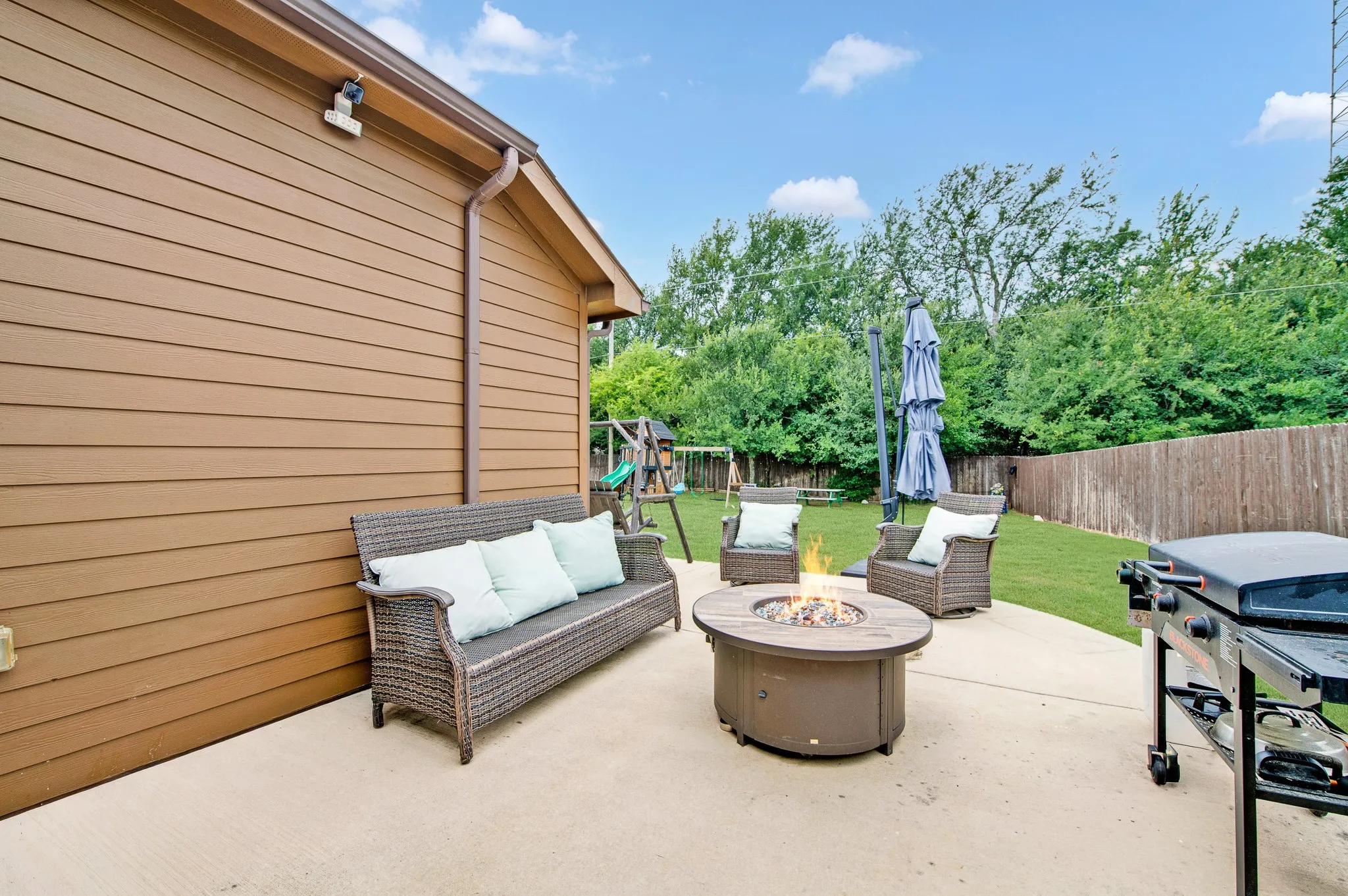 Single Family Residence For Sale in Denton County , 408 Highmeadow Drive, Aubrey, Texas 76227, 4 Bedroom, 2 Bathroom, 2 Garage spaces, 1,728 Sqft, built in 2018, mls#21336002, Real Estate Agent in Aubrey, Homes For Sale in Denton county, Homes For Sale in Aubrey, Realtor in Aubrey Texas, Real Estate Brokerage Independent Realty Texas, Luminita Cordes Realtor