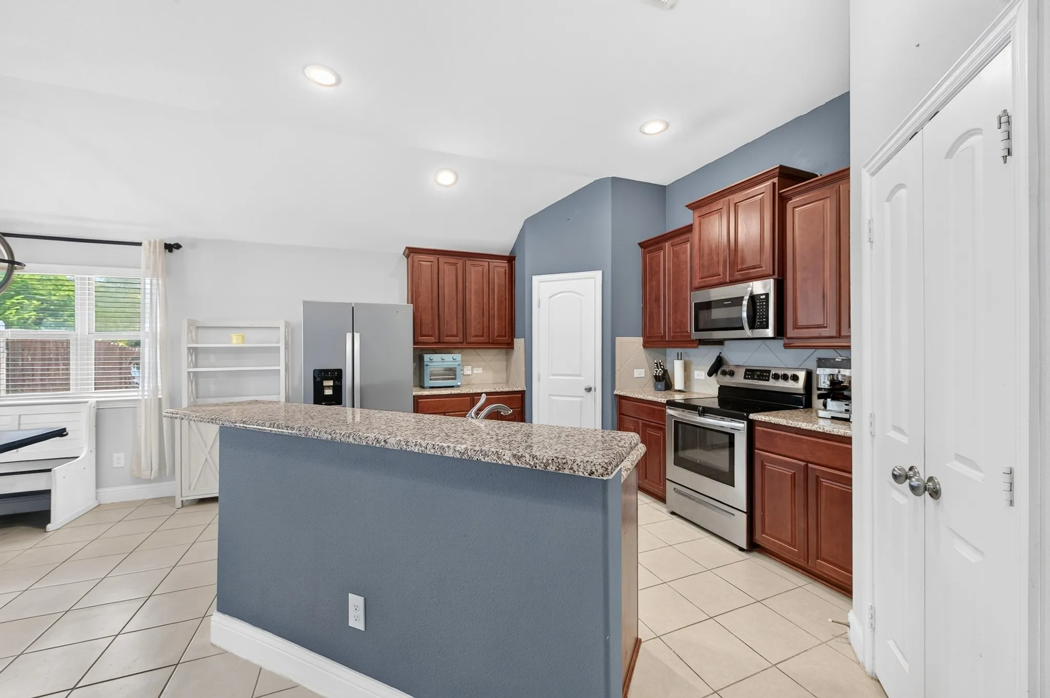 Single Family Residence For Sale in Denton County , 408 Highmeadow Drive, Aubrey, Texas 76227, 4 Bedroom, 2 Bathroom, 2 Garage spaces, 1,728 Sqft, built in 2018, mls#21336002, Real Estate Agent in Aubrey, Homes For Sale in Denton county, Homes For Sale in Aubrey, Realtor in Aubrey Texas, Real Estate Brokerage Independent Realty Texas, Luminita Cordes Realtor