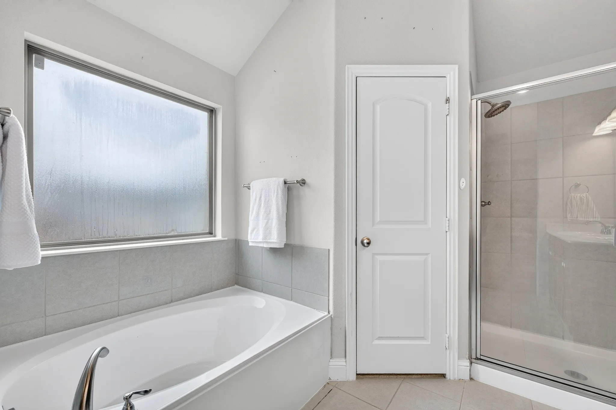 Single Family Residence For Sale in Denton County , 408 Highmeadow Drive, Aubrey, Texas 76227, 4 Bedroom, 2 Bathroom, 2 Garage spaces, 1,728 Sqft, built in 2018, mls#21336002, Real Estate Agent in Aubrey, Homes For Sale in Denton county, Homes For Sale in Aubrey, Realtor in Aubrey Texas, Real Estate Brokerage Independent Realty Texas, Luminita Cordes Realtor