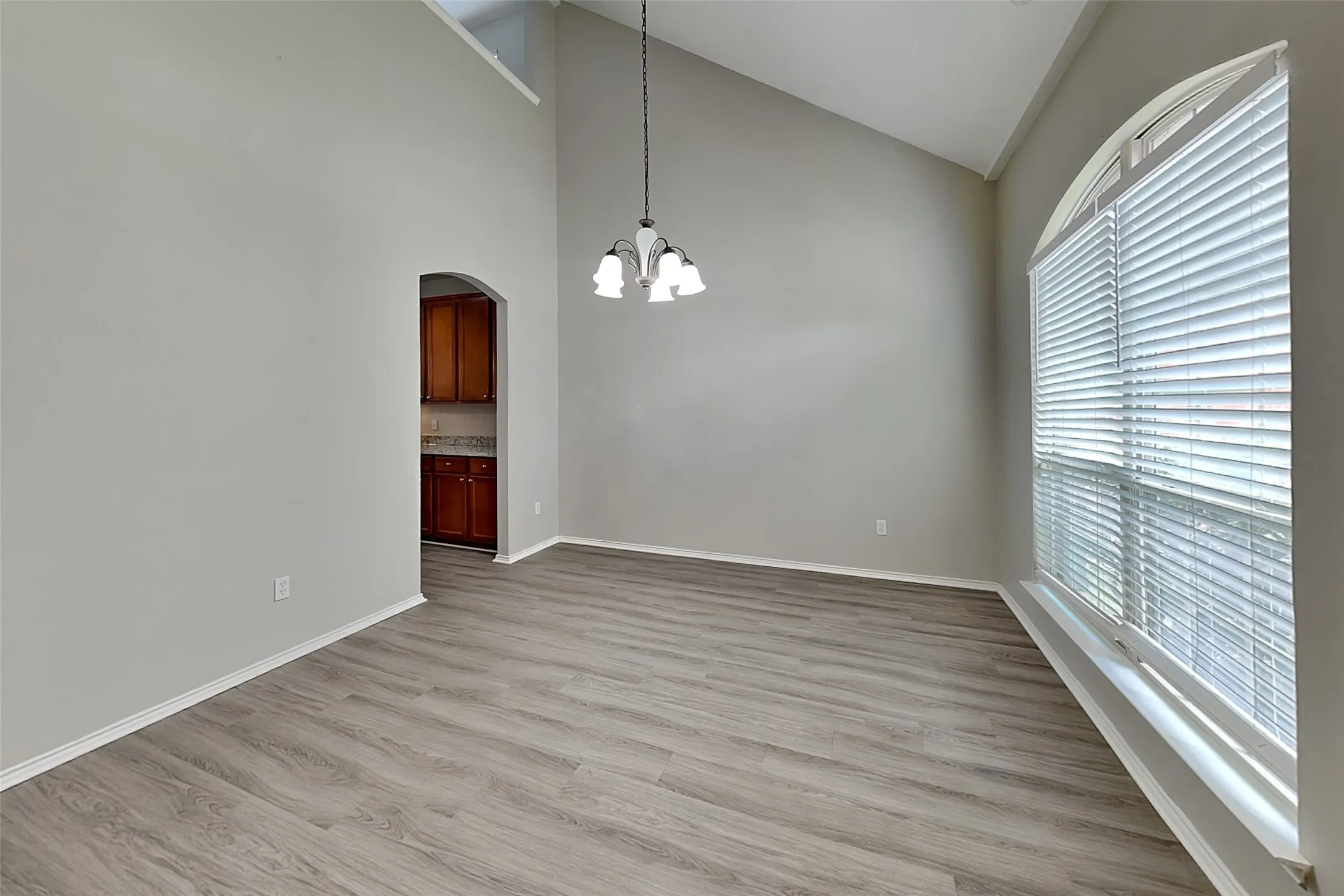 Single Family Residence For Rent in Tarrant County , 8828 Night Wind Lane, Fort Worth, Texas 76244, 3 Bedroom, 2 Bathroom, 2 Garage spaces, 2,500 Sqft, built in 2009, mls#21337166, Real Estate Agent in Fort Worth, Homes For Rent in Tarrant county, Homes For Rent in Fort Worth, Realtor in Fort Worth Texas, Real Estate Brokerage Independent Realty Texas, Luminita Cordes Realtor
