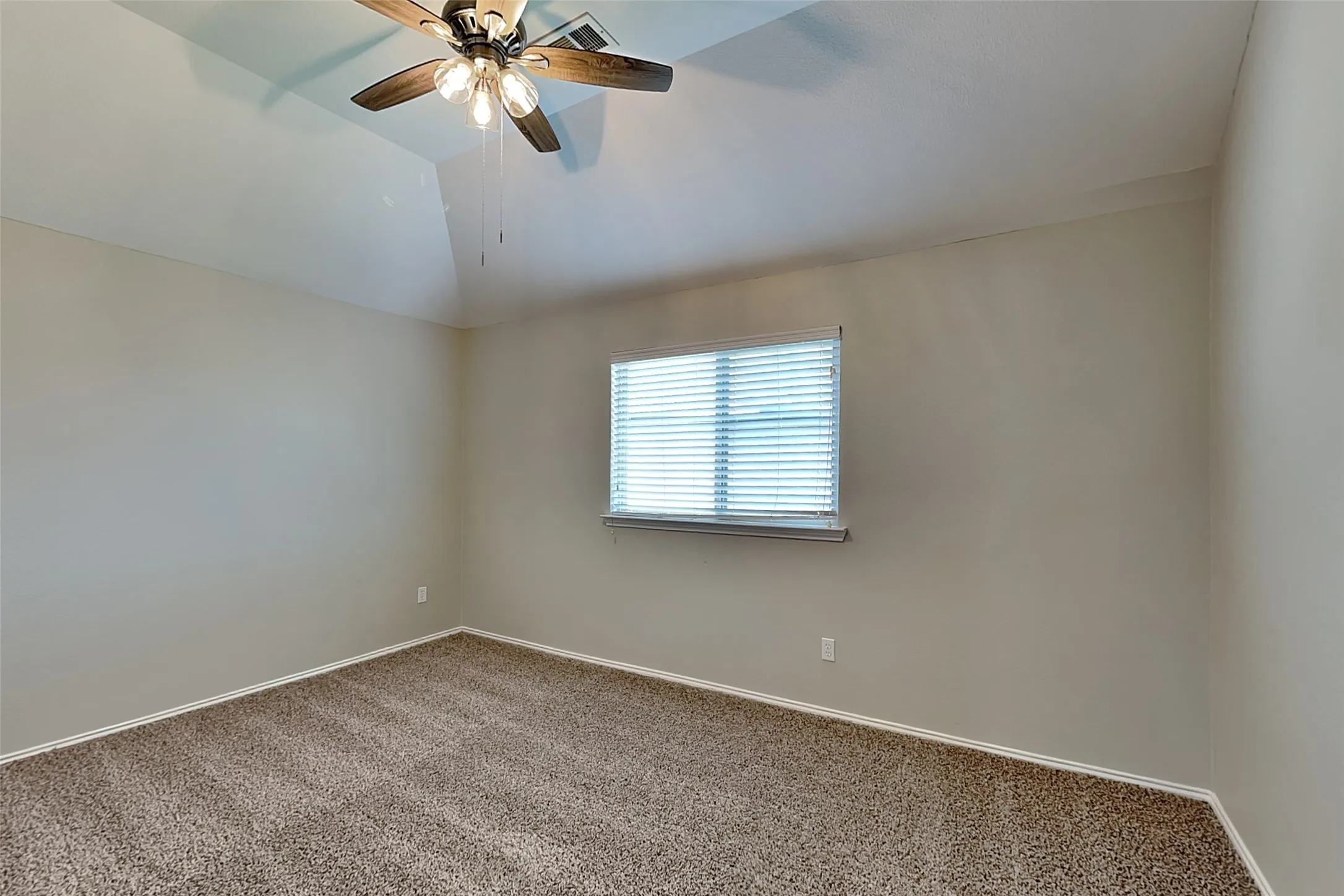 Single Family Residence For Rent in Tarrant County , 8828 Night Wind Lane, Fort Worth, Texas 76244, 3 Bedroom, 2 Bathroom, 2 Garage spaces, 2,500 Sqft, built in 2009, mls#21337166, Real Estate Agent in Fort Worth, Homes For Rent in Tarrant county, Homes For Rent in Fort Worth, Realtor in Fort Worth Texas, Real Estate Brokerage Independent Realty Texas, Luminita Cordes Realtor