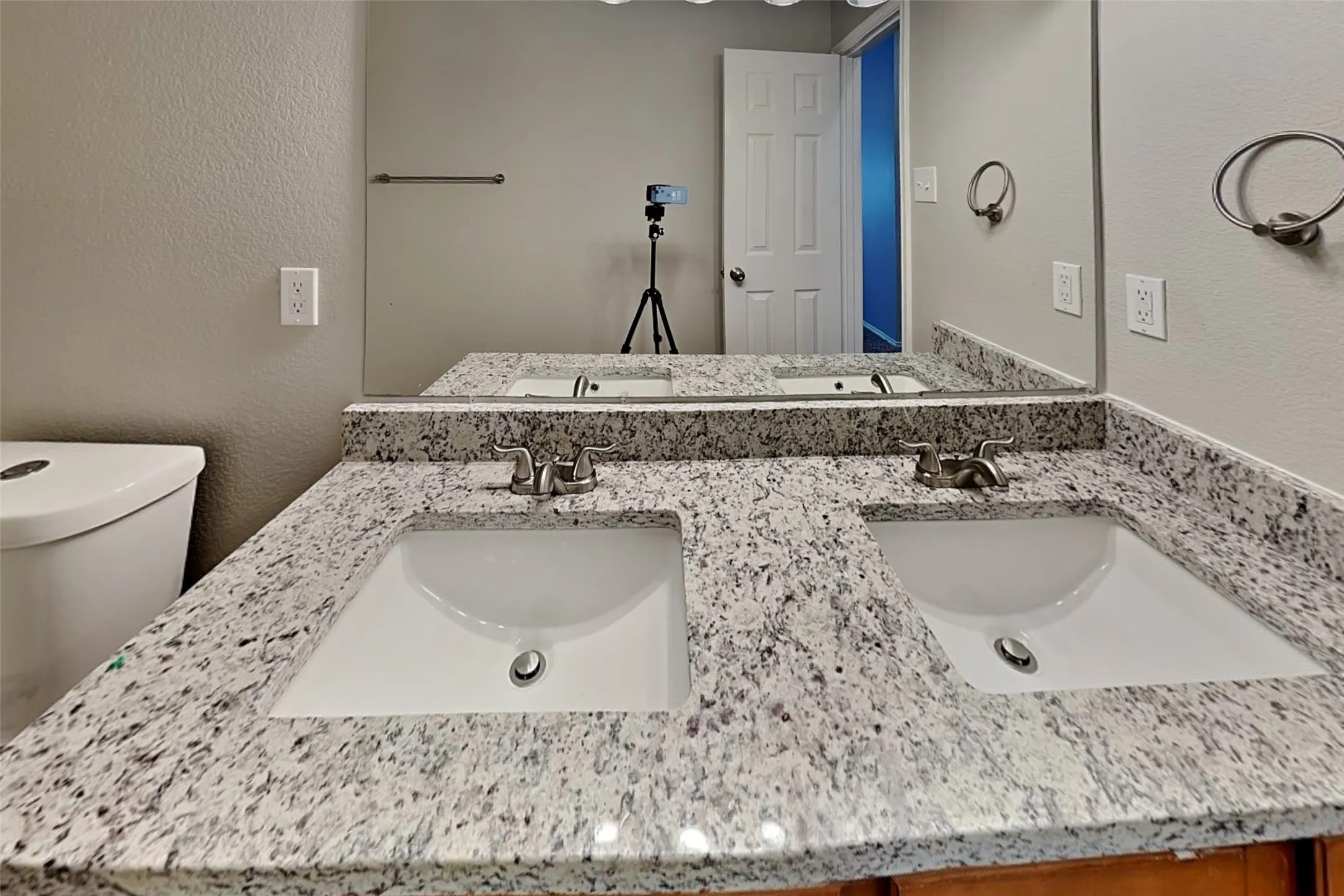 Single Family Residence For Rent in Tarrant County , 8828 Night Wind Lane, Fort Worth, Texas 76244, 3 Bedroom, 2 Bathroom, 2 Garage spaces, 2,500 Sqft, built in 2009, mls#21337166, Real Estate Agent in Fort Worth, Homes For Rent in Tarrant county, Homes For Rent in Fort Worth, Realtor in Fort Worth Texas, Real Estate Brokerage Independent Realty Texas, Luminita Cordes Realtor