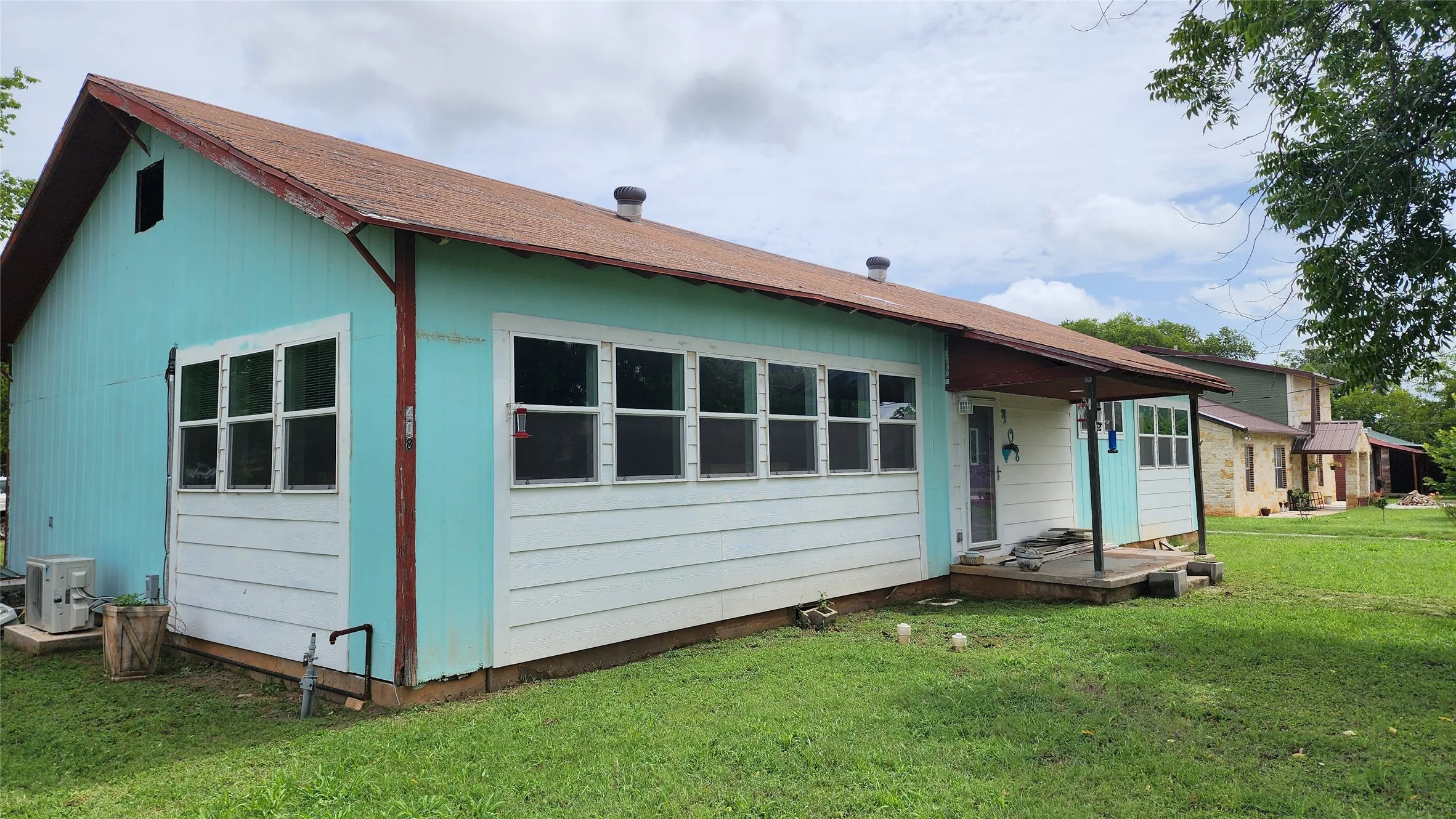 Single Family Residence For Sale in Eastland County , 408 E Sadosa, Eastland, Texas 76448, 3 Bedroom, 2 Bathroom, Garage spaces, 1,920 Sqft, built in 1950, mls#21337187, Real Estate Agent in Eastland, Homes For Sale in Eastland county, Homes For Sale in Eastland, Realtor in Eastland Texas, Real Estate Brokerage Independent Realty Texas, Luminita Cordes Realtor