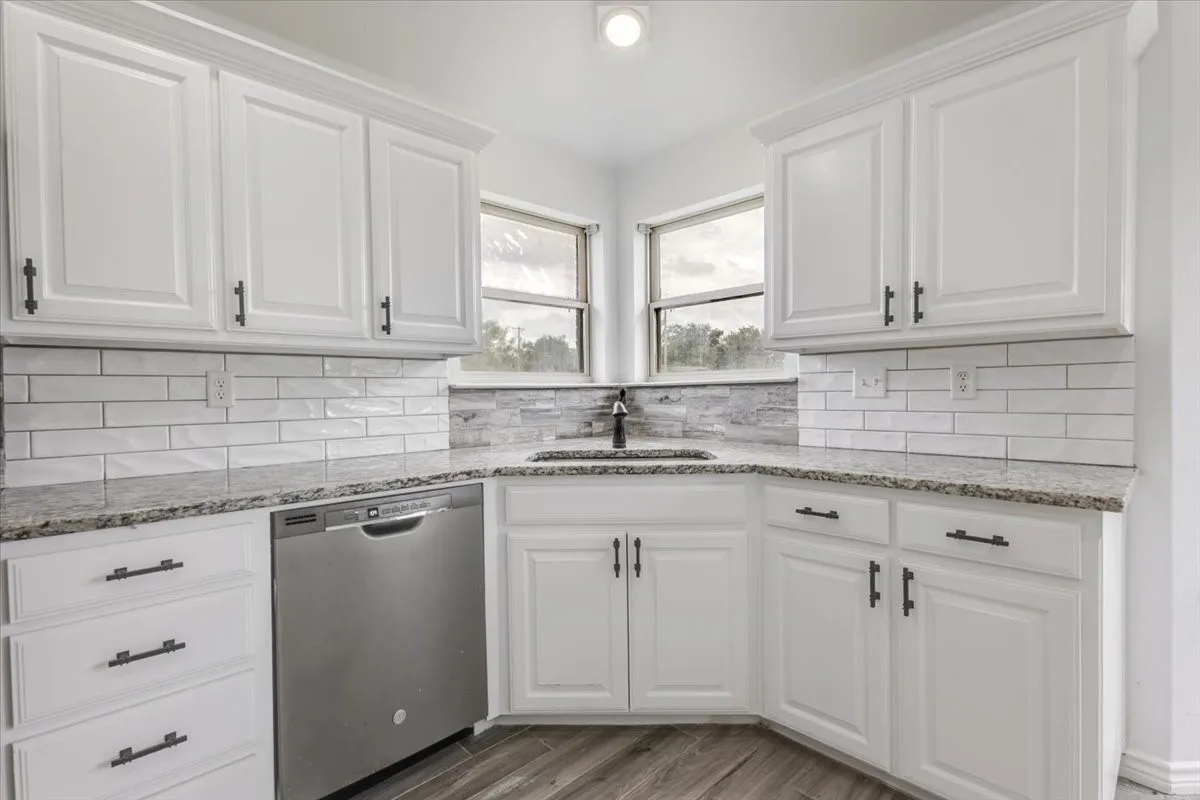Single Family Residence For Sale in Palo Pinto County , 1007 SW 2nd Avenue, Mineral Wells, Texas 76067, 3 Bedroom, 2 Bathroom, 2 Garage spaces, 1,622 Sqft, built in 2019, mls#21334533, Real Estate Agent in Mineral Wells, Homes For Sale in Palo Pinto county, Homes For Sale in Mineral Wells, Realtor in Mineral Wells Texas, Real Estate Brokerage Independent Realty Texas, Luminita Cordes Realtor