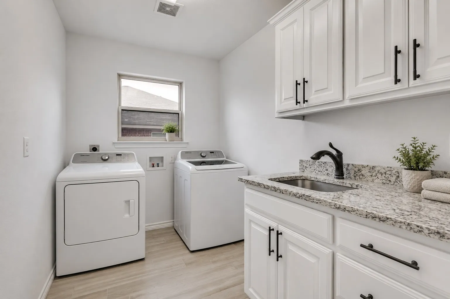 Single Family Residence For Sale in Palo Pinto County , 1007 SW 2nd Avenue, Mineral Wells, Texas 76067, 3 Bedroom, 2 Bathroom, 2 Garage spaces, 1,622 Sqft, built in 2019, mls#21334533, Real Estate Agent in Mineral Wells, Homes For Sale in Palo Pinto county, Homes For Sale in Mineral Wells, Realtor in Mineral Wells Texas, Real Estate Brokerage Independent Realty Texas, Luminita Cordes Realtor