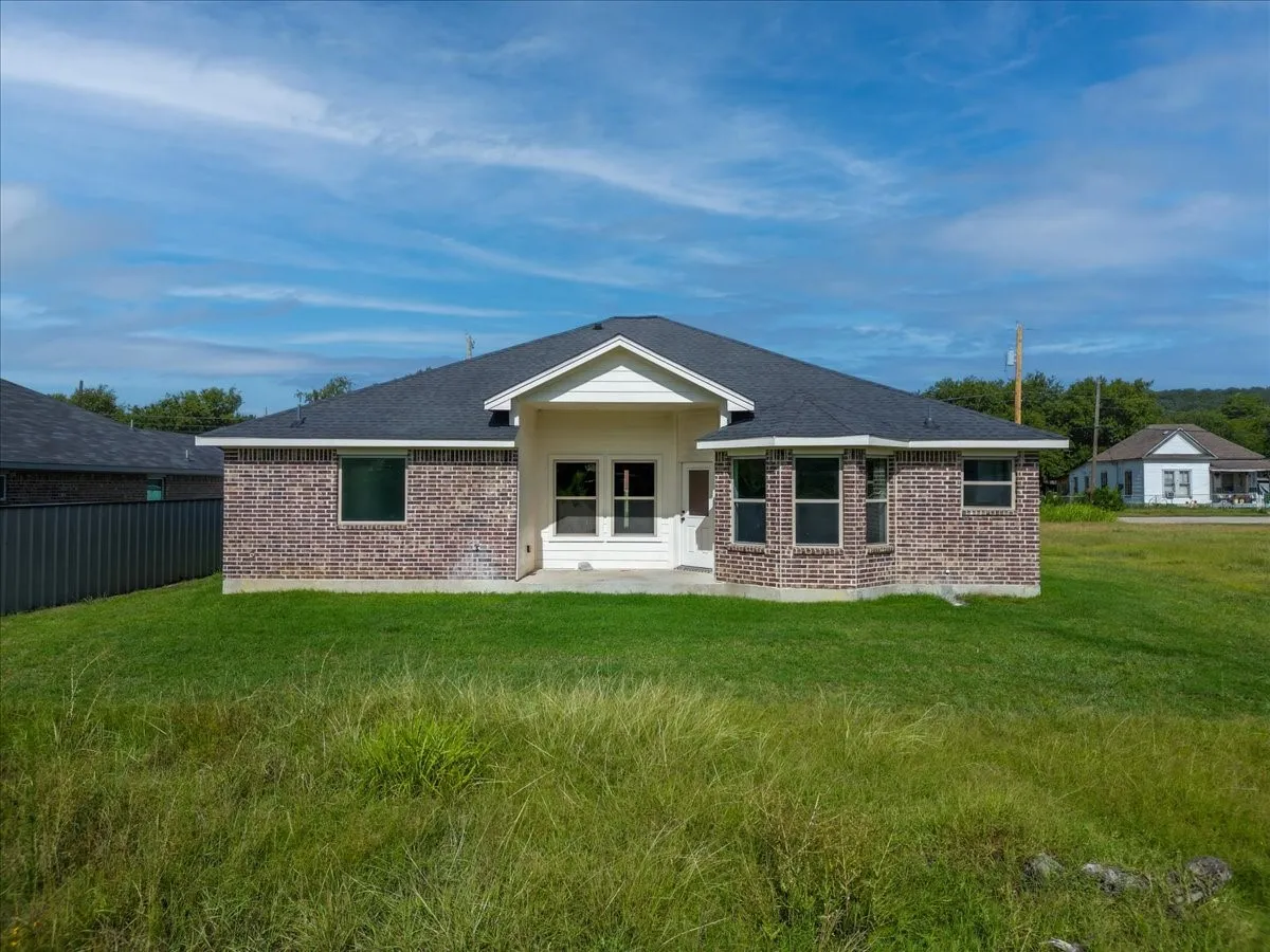 Single Family Residence For Sale in Palo Pinto County , 1007 SW 2nd Avenue, Mineral Wells, Texas 76067, 3 Bedroom, 2 Bathroom, 2 Garage spaces, 1,622 Sqft, built in 2019, mls#21334533, Real Estate Agent in Mineral Wells, Homes For Sale in Palo Pinto county, Homes For Sale in Mineral Wells, Realtor in Mineral Wells Texas, Real Estate Brokerage Independent Realty Texas, Luminita Cordes Realtor