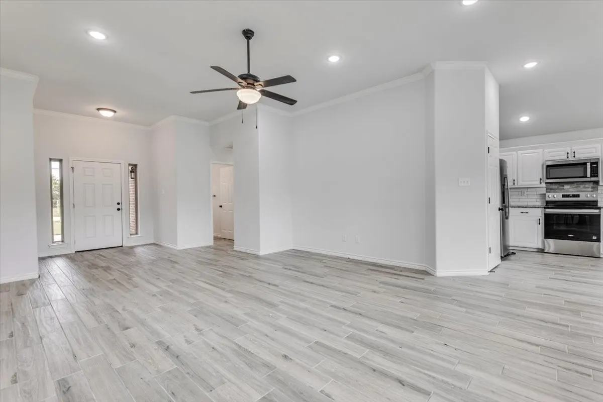 Single Family Residence For Sale in Palo Pinto County , 1007 SW 2nd Avenue, Mineral Wells, Texas 76067, 3 Bedroom, 2 Bathroom, 2 Garage spaces, 1,622 Sqft, built in 2019, mls#21334533, Real Estate Agent in Mineral Wells, Homes For Sale in Palo Pinto county, Homes For Sale in Mineral Wells, Realtor in Mineral Wells Texas, Real Estate Brokerage Independent Realty Texas, Luminita Cordes Realtor