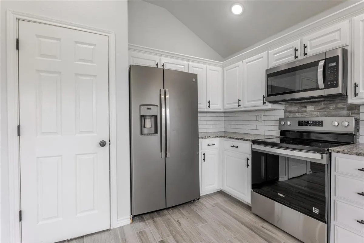 Single Family Residence For Sale in Palo Pinto County , 1007 SW 2nd Avenue, Mineral Wells, Texas 76067, 3 Bedroom, 2 Bathroom, 2 Garage spaces, 1,622 Sqft, built in 2019, mls#21334533, Real Estate Agent in Mineral Wells, Homes For Sale in Palo Pinto county, Homes For Sale in Mineral Wells, Realtor in Mineral Wells Texas, Real Estate Brokerage Independent Realty Texas, Luminita Cordes Realtor