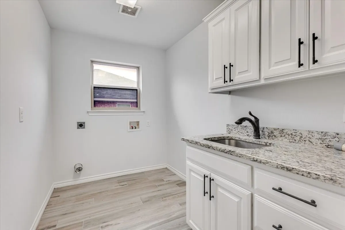 Single Family Residence For Sale in Palo Pinto County , 1007 SW 2nd Avenue, Mineral Wells, Texas 76067, 3 Bedroom, 2 Bathroom, 2 Garage spaces, 1,622 Sqft, built in 2019, mls#21334533, Real Estate Agent in Mineral Wells, Homes For Sale in Palo Pinto county, Homes For Sale in Mineral Wells, Realtor in Mineral Wells Texas, Real Estate Brokerage Independent Realty Texas, Luminita Cordes Realtor