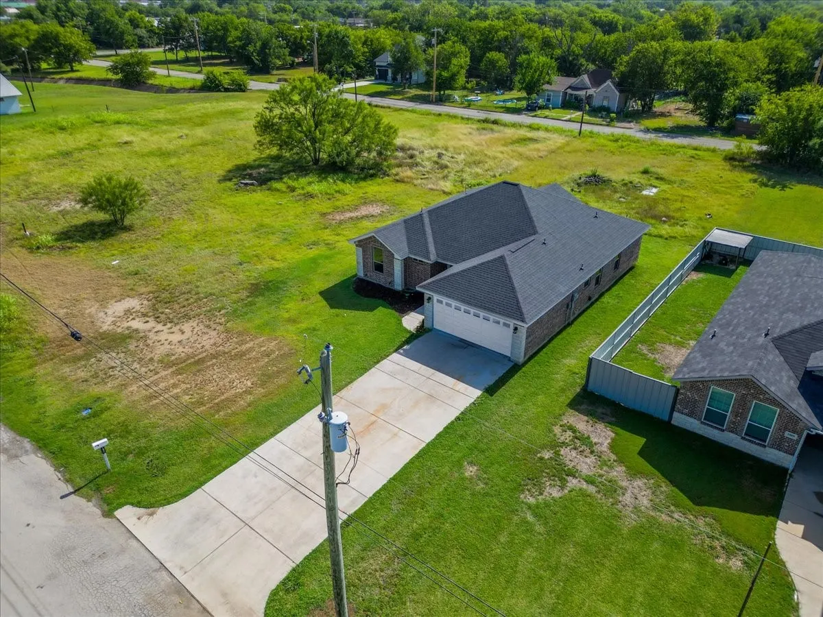 Single Family Residence For Sale in Palo Pinto County , 1007 SW 2nd Avenue, Mineral Wells, Texas 76067, 3 Bedroom, 2 Bathroom, 2 Garage spaces, 1,622 Sqft, built in 2019, mls#21334533, Real Estate Agent in Mineral Wells, Homes For Sale in Palo Pinto county, Homes For Sale in Mineral Wells, Realtor in Mineral Wells Texas, Real Estate Brokerage Independent Realty Texas, Luminita Cordes Realtor