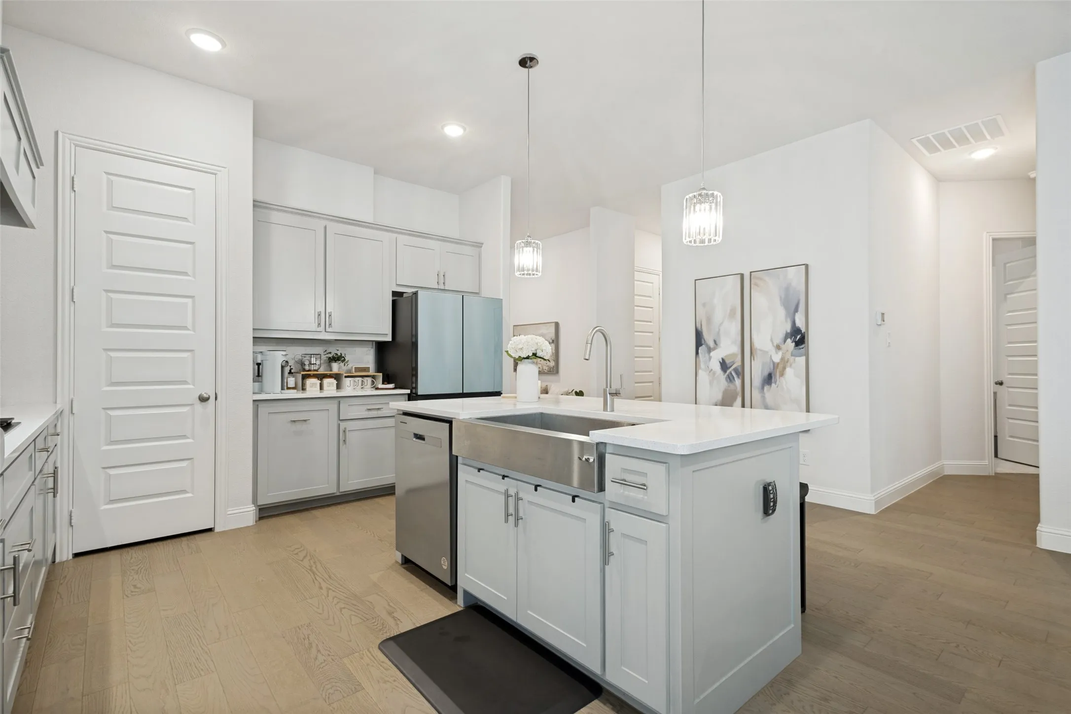 Single Family Residence For Sale in Denton County , 4804 High Ridge Trail, Flower Mound, Texas 76262, 4 Bedroom, 3 Bathroom, 2 Garage spaces, 2,331 Sqft, built in 2022, mls#21336408, Real Estate Agent in Flower Mound, Homes For Sale in Denton county, Homes For Sale in Flower Mound, Realtor in Flower Mound Texas, Real Estate Brokerage Independent Realty Texas, Luminita Cordes Realtor