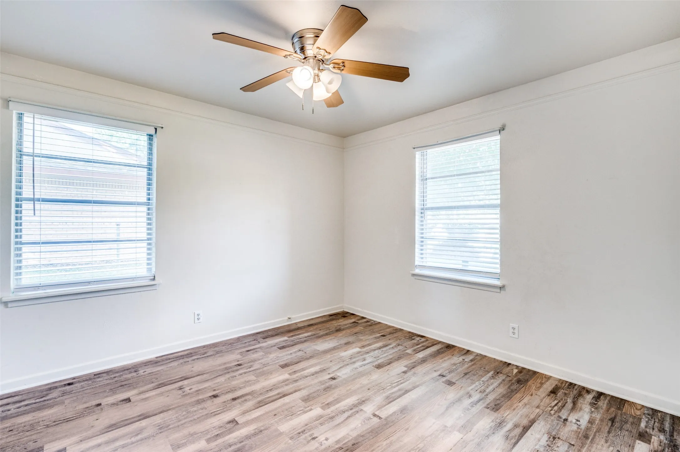 Single Family Residence For Rent in Tarrant County , 5613 Waltham Avenue, Fort Worth, Texas 76133, 3 Bedroom, 1 Bathroom, 2 Garage spaces, 1,472 Sqft, built in 1956, mls#21337213, Real Estate Agent in Fort Worth, Homes For Rent in Tarrant county, Homes For Rent in Fort Worth, Realtor in Fort Worth Texas, Real Estate Brokerage Independent Realty Texas, Luminita Cordes Realtor