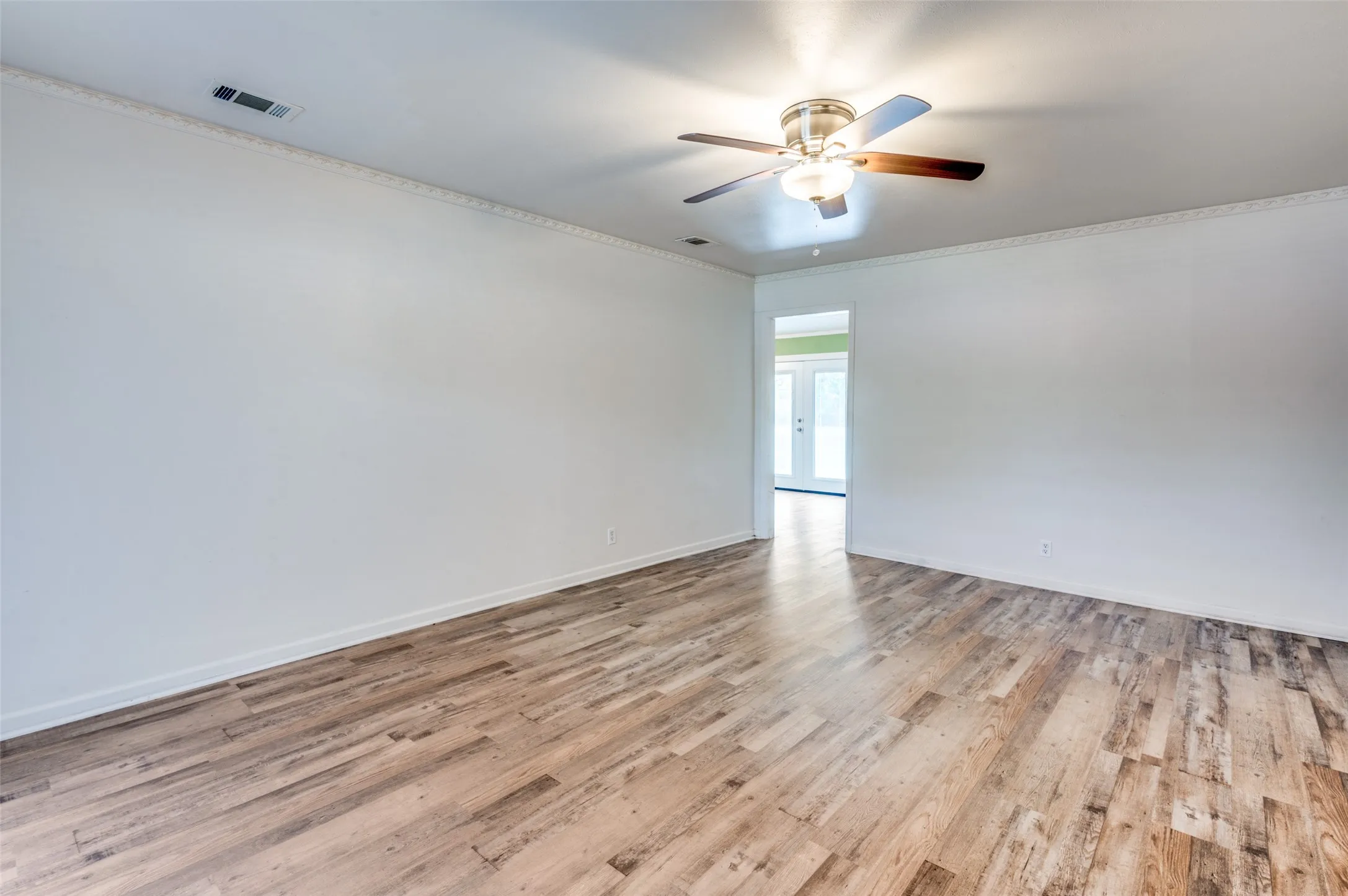 Single Family Residence For Rent in Tarrant County , 5613 Waltham Avenue, Fort Worth, Texas 76133, 3 Bedroom, 1 Bathroom, 2 Garage spaces, 1,472 Sqft, built in 1956, mls#21337213, Real Estate Agent in Fort Worth, Homes For Rent in Tarrant county, Homes For Rent in Fort Worth, Realtor in Fort Worth Texas, Real Estate Brokerage Independent Realty Texas, Luminita Cordes Realtor