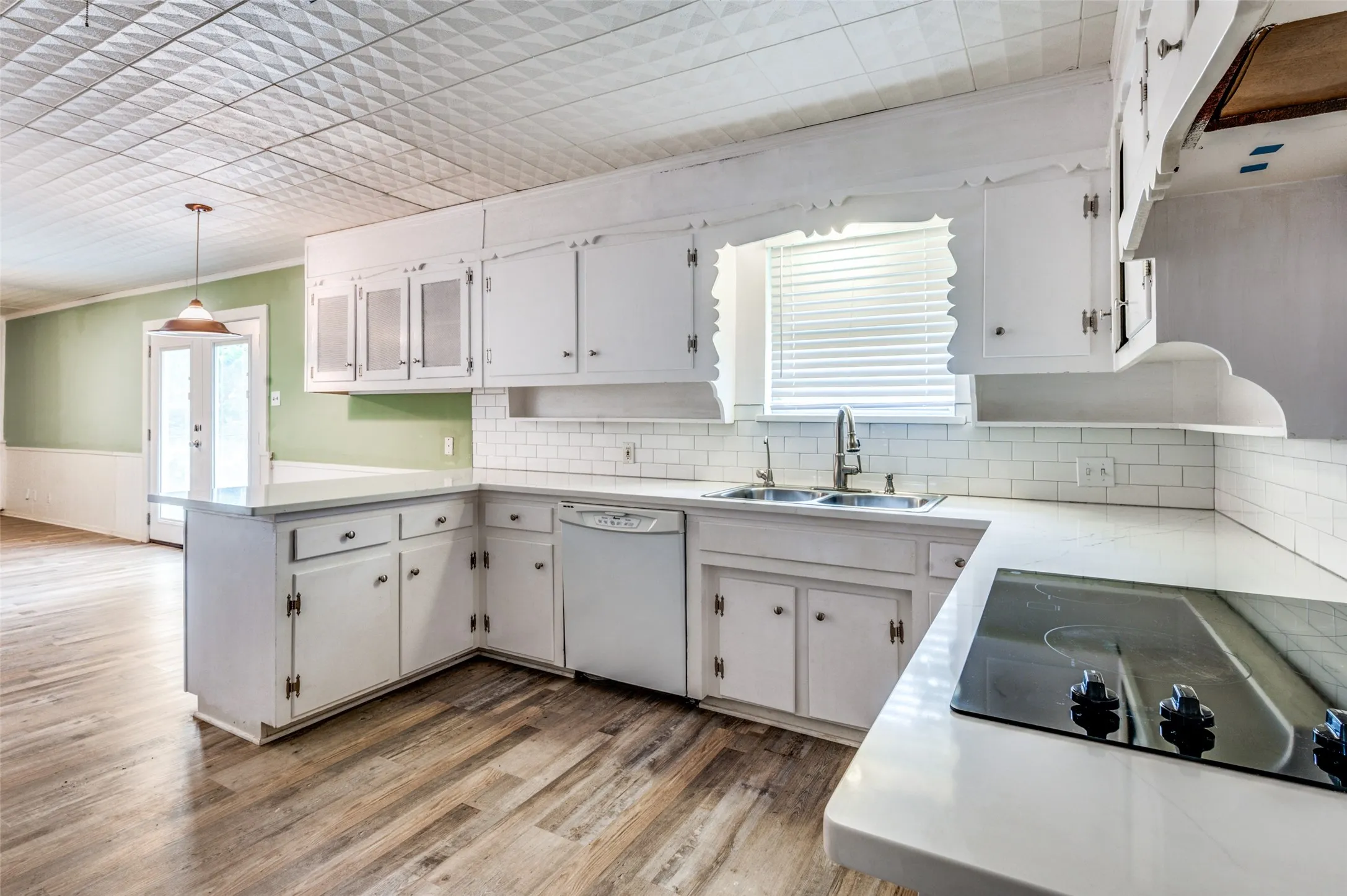 Single Family Residence For Rent in Tarrant County , 5613 Waltham Avenue, Fort Worth, Texas 76133, 3 Bedroom, 1 Bathroom, 2 Garage spaces, 1,472 Sqft, built in 1956, mls#21337213, Real Estate Agent in Fort Worth, Homes For Rent in Tarrant county, Homes For Rent in Fort Worth, Realtor in Fort Worth Texas, Real Estate Brokerage Independent Realty Texas, Luminita Cordes Realtor