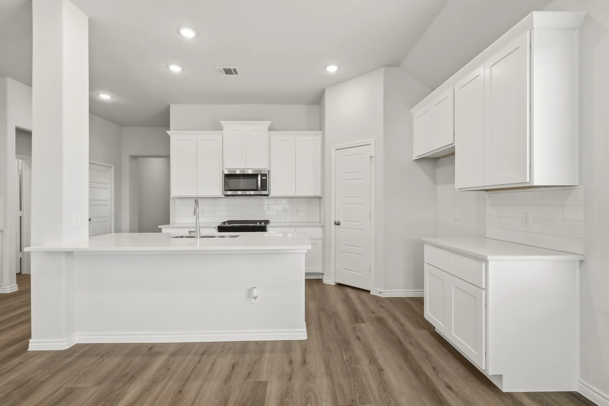 Single Family Residence For Sale in Tarrant County , 9245 Harrisburg Drive, Fort Worth, Texas 76036, 3 Bedroom, 3 Bathroom, 3 Garage spaces, 1,920 Sqft, built in 2026, mls#21337088, Real Estate Agent in Fort Worth, Homes For Sale in Tarrant county, Homes For Sale in Fort Worth, Realtor in Fort Worth Texas, Real Estate Brokerage Independent Realty Texas, Luminita Cordes Realtor