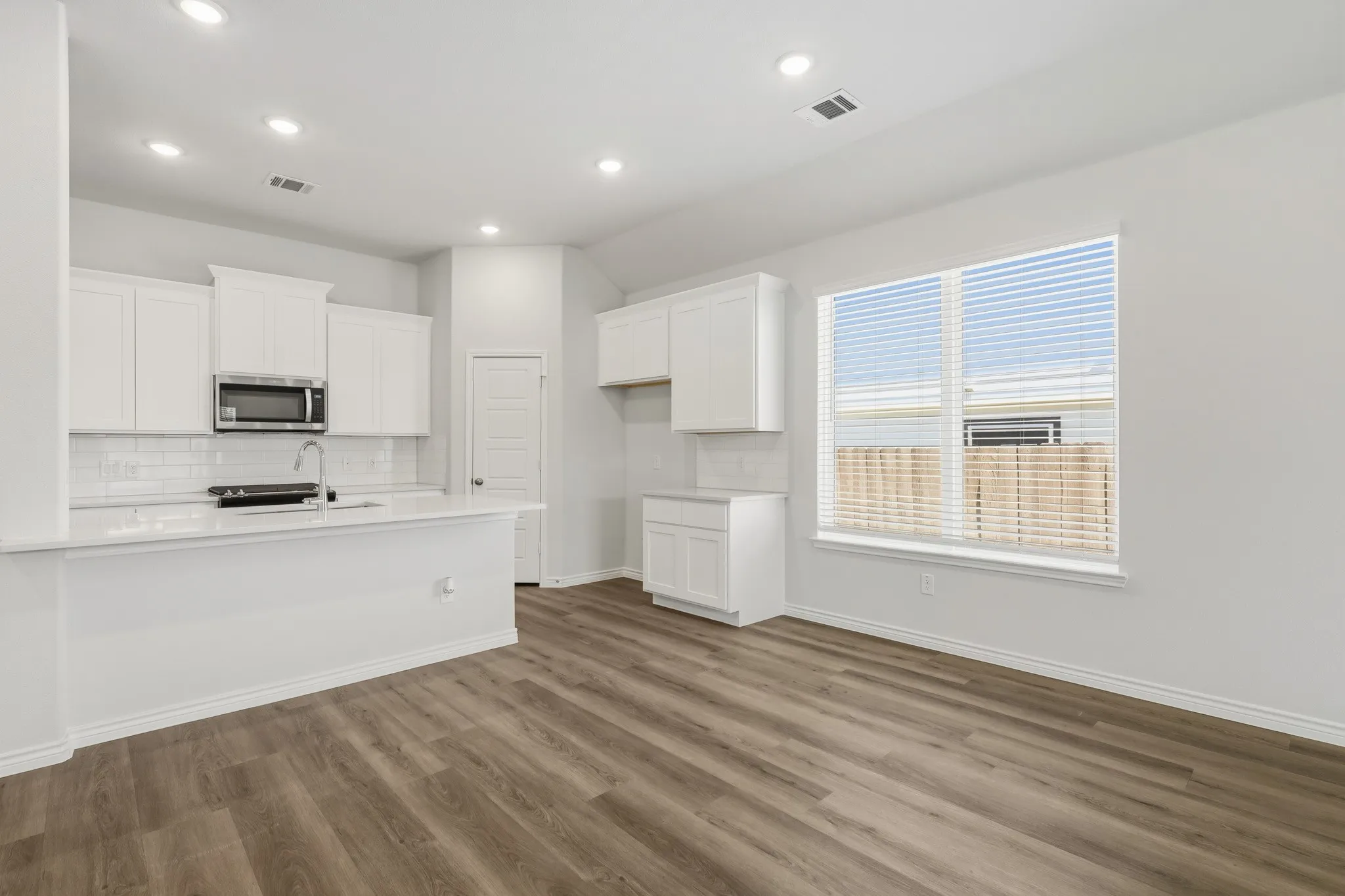 Single Family Residence For Sale in Tarrant County , 9245 Harrisburg Drive, Fort Worth, Texas 76036, 3 Bedroom, 3 Bathroom, 3 Garage spaces, 1,920 Sqft, built in 2026, mls#21337088, Real Estate Agent in Fort Worth, Homes For Sale in Tarrant county, Homes For Sale in Fort Worth, Realtor in Fort Worth Texas, Real Estate Brokerage Independent Realty Texas, Luminita Cordes Realtor