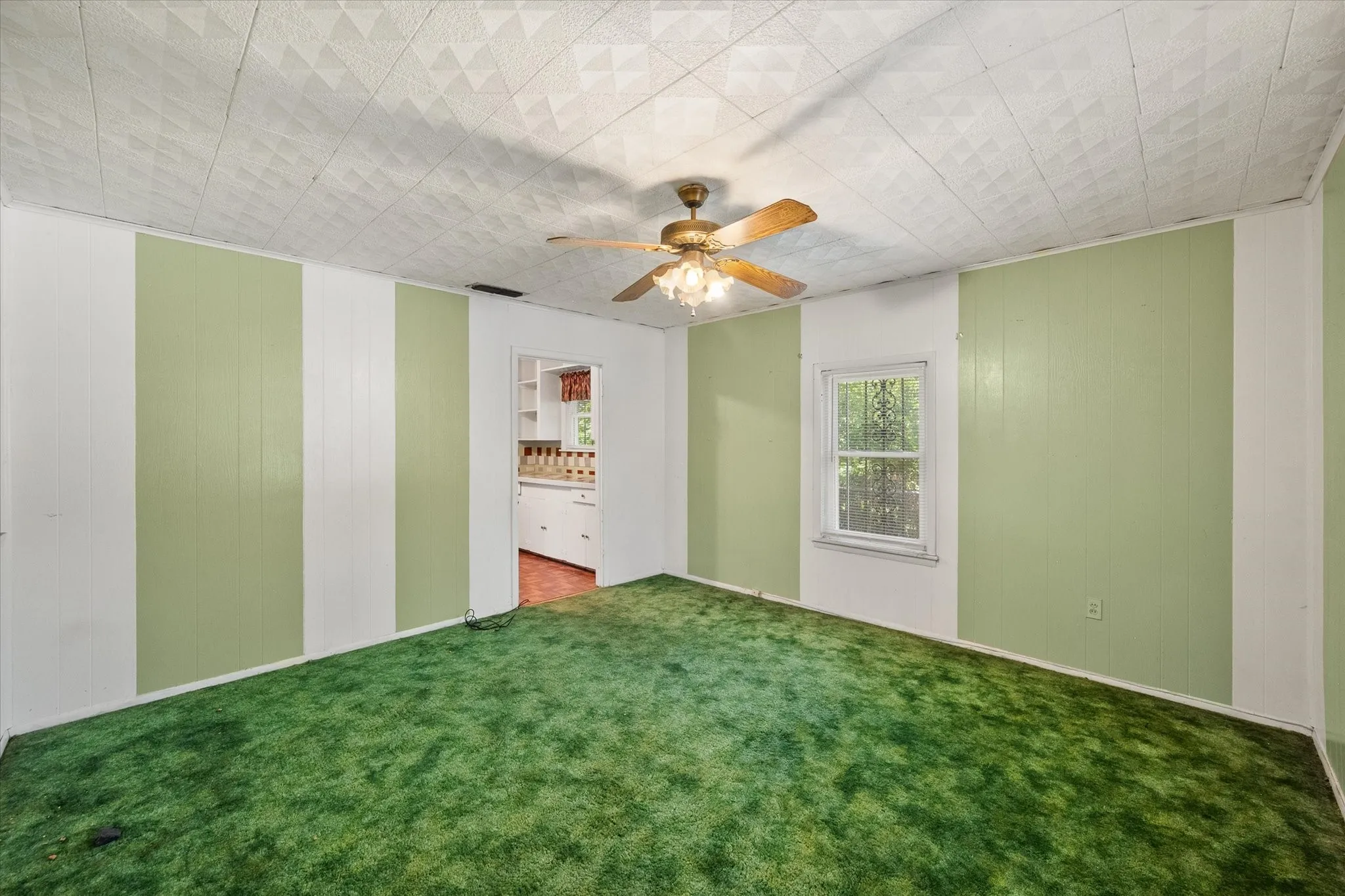 Single Family Residence For Sale in Navarro County , 1021 Martin Luther King Jr Boulevard, Corsicana, Texas 75110, 2 Bedroom, 2 Bathroom, 1 Garage spaces, 1,575 Sqft, built in 1930, mls#21334570, Real Estate Agent in Corsicana, Homes For Sale in Navarro county, Homes For Sale in Corsicana, Realtor in Corsicana Texas, Real Estate Brokerage Independent Realty Texas, Luminita Cordes Realtor