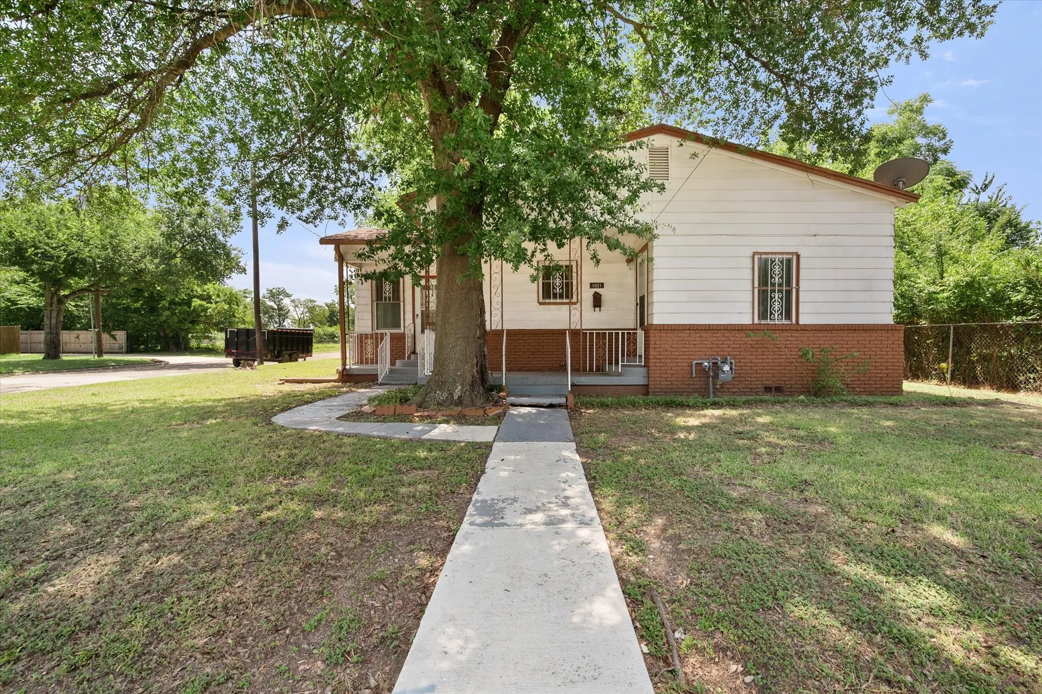 A mature shade tree frames the front exterior of this 1,575-square-foot home in the heart of Corsicana.