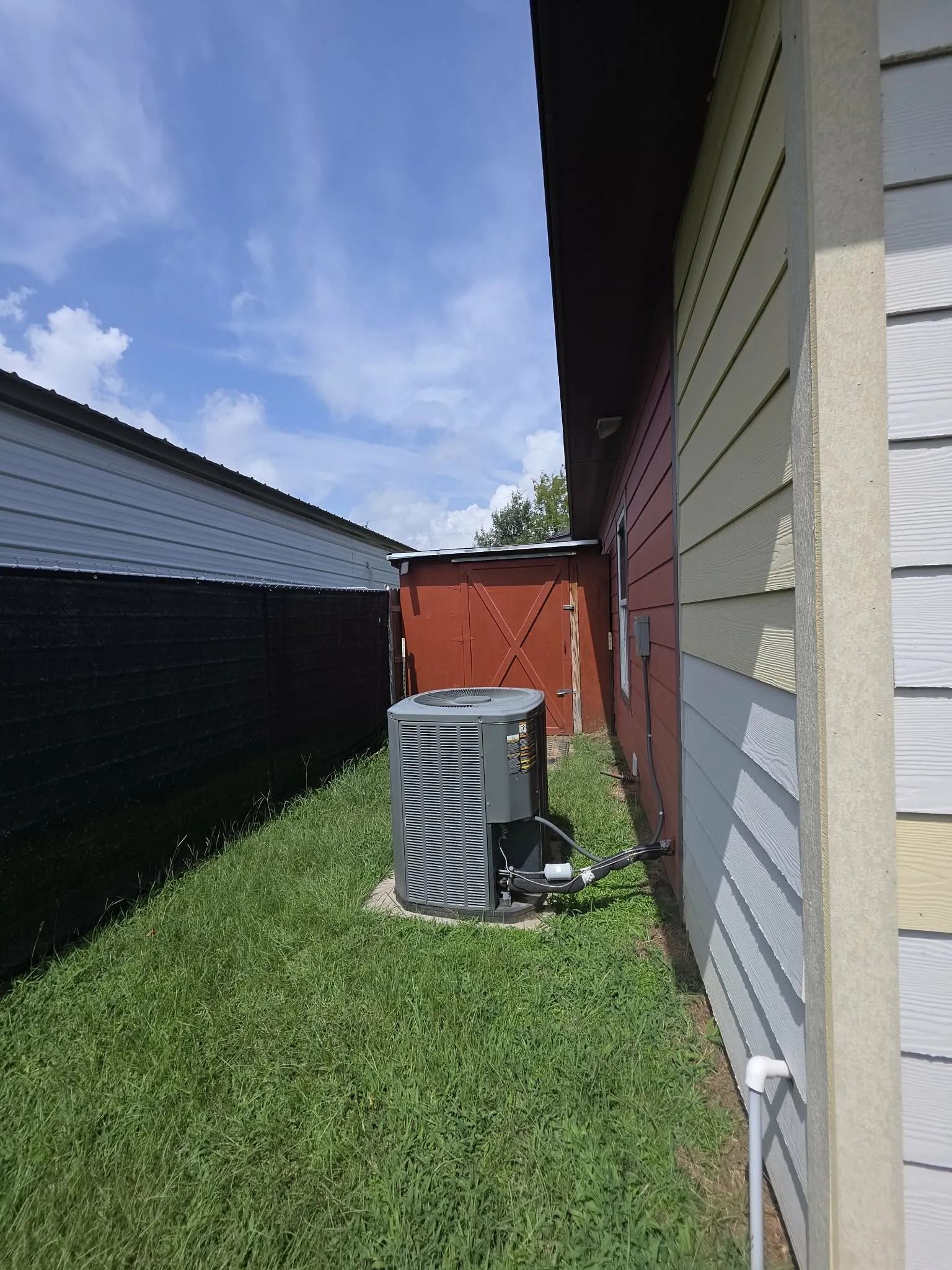 Single Family Residence For Sale in Henderson County , 106 Callie Lane, Gun Barrel City, Texas 75156, 2 Bedroom, 2 Bathroom, Garage spaces, 1,270 Sqft, built in 2008, mls#21335944, Real Estate Agent in Gun Barrel City, Homes For Sale in Henderson county, Homes For Sale in Gun Barrel City, Realtor in Gun Barrel City Texas, Real Estate Brokerage Independent Realty Texas, Luminita Cordes Realtor