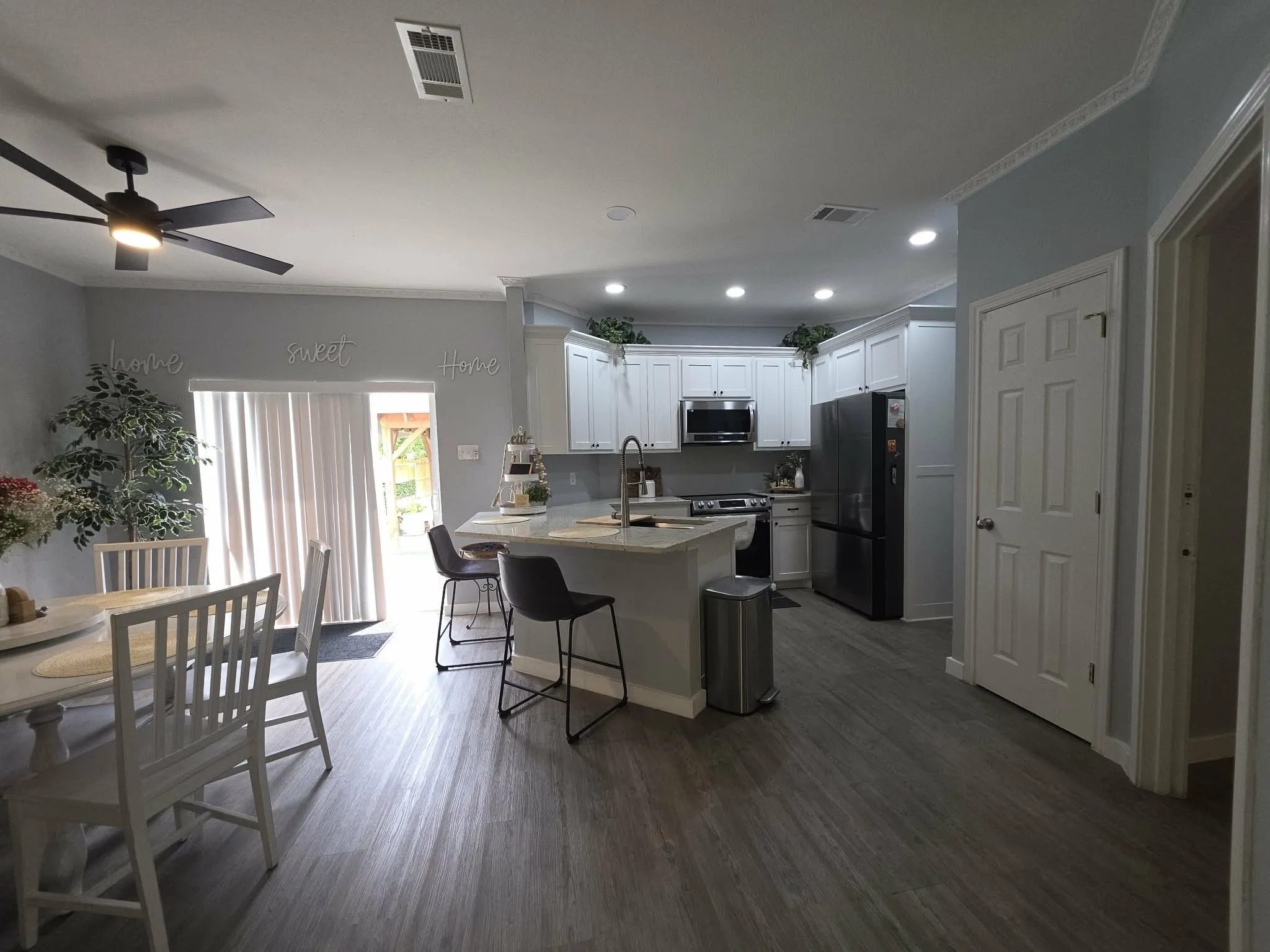 Single Family Residence For Sale in Henderson County , 106 Callie Lane, Gun Barrel City, Texas 75156, 2 Bedroom, 2 Bathroom, Garage spaces, 1,270 Sqft, built in 2008, mls#21335944, Real Estate Agent in Gun Barrel City, Homes For Sale in Henderson county, Homes For Sale in Gun Barrel City, Realtor in Gun Barrel City Texas, Real Estate Brokerage Independent Realty Texas, Luminita Cordes Realtor