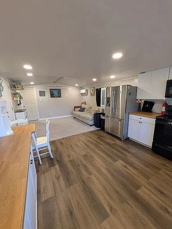 Mobile Home For Sale in Denton County , 175 Preston On The Lake, Little Elm, Texas 75068, 2 Bedroom, 1 Bathroom, Garage spaces, 728 Sqft, built in 1984, mls#21336732, Real Estate Agent in Little Elm, Homes For Sale in Denton county, Homes For Sale in Little Elm, Realtor in Little Elm Texas, Real Estate Brokerage Independent Realty Texas, Luminita Cordes Realtor