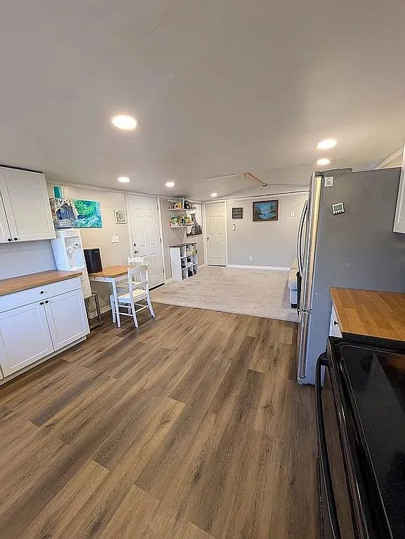 Mobile Home For Sale in Denton County , 175 Preston On The Lake, Little Elm, Texas 75068, 2 Bedroom, 1 Bathroom, Garage spaces, 728 Sqft, built in 1984, mls#21336732, Real Estate Agent in Little Elm, Homes For Sale in Denton county, Homes For Sale in Little Elm, Realtor in Little Elm Texas, Real Estate Brokerage Independent Realty Texas, Luminita Cordes Realtor