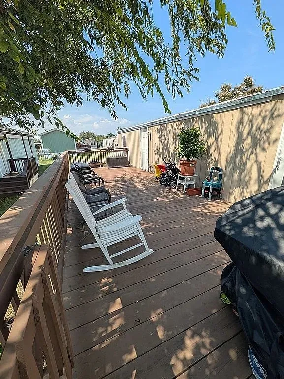 Mobile Home For Sale in Denton County , 175 Preston On The Lake, Little Elm, Texas 75068, 2 Bedroom, 1 Bathroom, Garage spaces, 728 Sqft, built in 1984, mls#21336732, Real Estate Agent in Little Elm, Homes For Sale in Denton county, Homes For Sale in Little Elm, Realtor in Little Elm Texas, Real Estate Brokerage Independent Realty Texas, Luminita Cordes Realtor