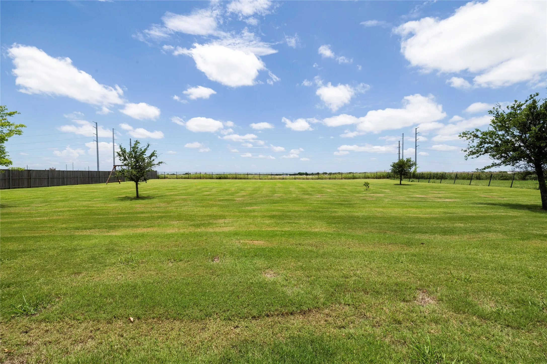 Single Family Residence For Sale in Kaufman County , 2722 W Alamosa Drive, Terrell, Texas 75160, 5 Bedrooms, 4 Bathrooms, 3 Garage spaces, 3,782 Sqft, built in 2007, Price $679,990, mls#21336927, Real Estate Agent in Terrell, Homes For Sale in Kaufman county, Homes For Sale in Terrell, Realtor in Terrell Texas, Real Estate Brokerage Independent Realty Texas, Luminita Cordes Realtor