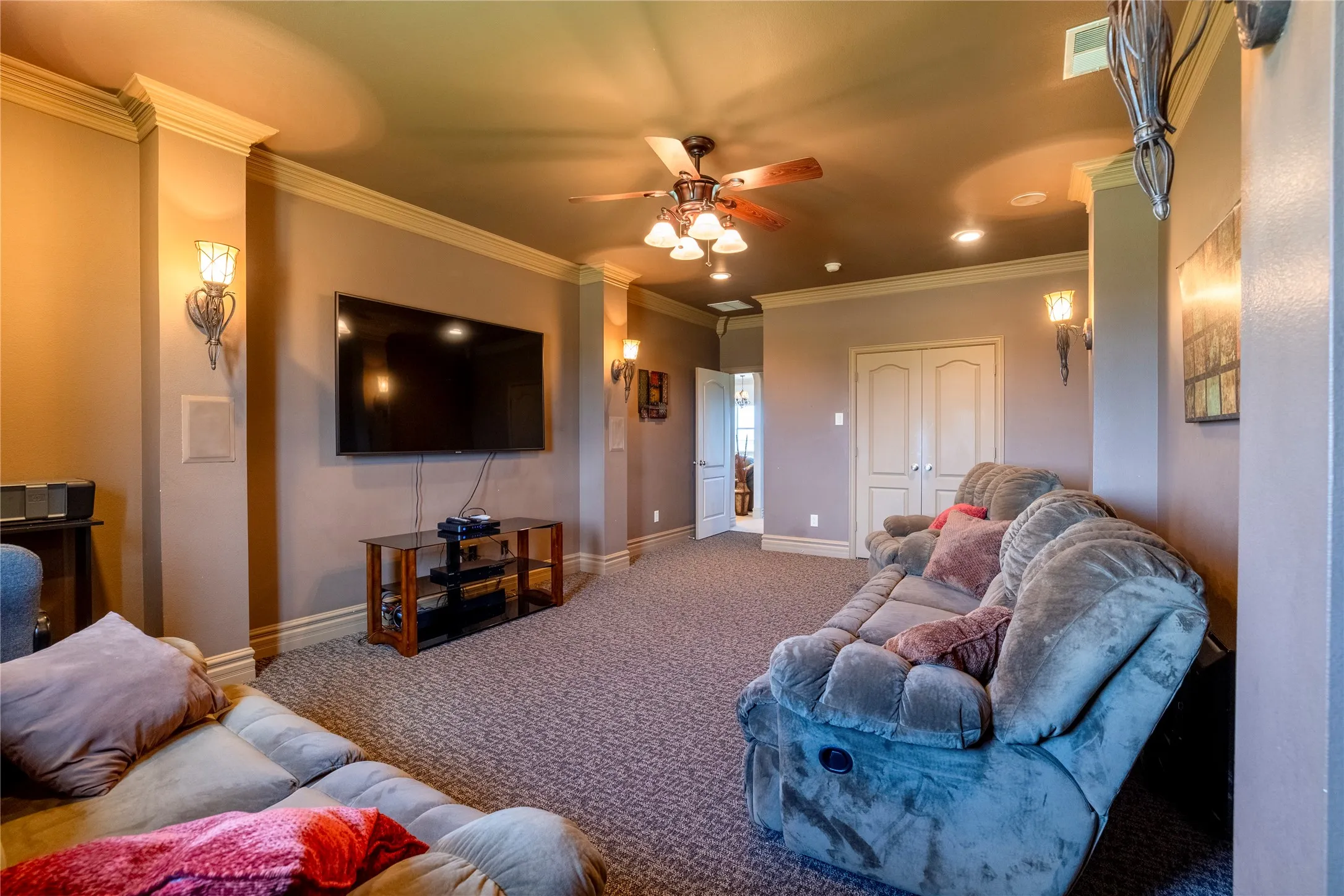 Single Family Residence For Sale in Kaufman County , 2722 W Alamosa Drive, Terrell, Texas 75160, 5 Bedrooms, 4 Bathrooms, 3 Garage spaces, 3,782 Sqft, built in 2007, Price $679,990, mls#21336927, Real Estate Agent in Terrell, Homes For Sale in Kaufman county, Homes For Sale in Terrell, Realtor in Terrell Texas, Real Estate Brokerage Independent Realty Texas, Luminita Cordes Realtor
