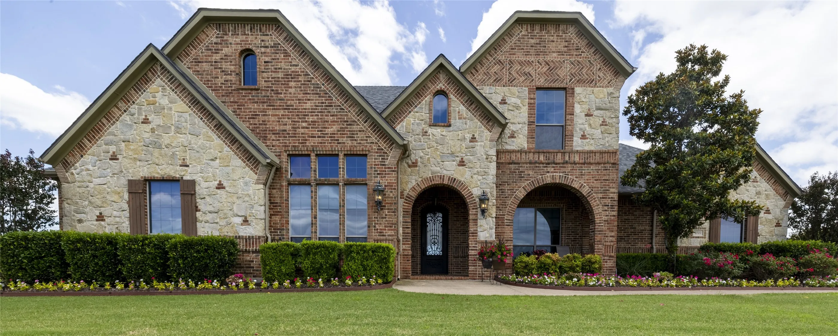 Single Family Residence For Sale in Kaufman County , 2722 W Alamosa Drive, Terrell, Texas 75160, 5 Bedrooms, 4 Bathrooms, 3 Garage spaces, 3,782 Sqft, built in 2007, Price $679,990, mls#21336927, Real Estate Agent in Terrell, Homes For Sale in Kaufman county, Homes For Sale in Terrell, Realtor in Terrell Texas, Real Estate Brokerage Independent Realty Texas, Luminita Cordes Realtor
