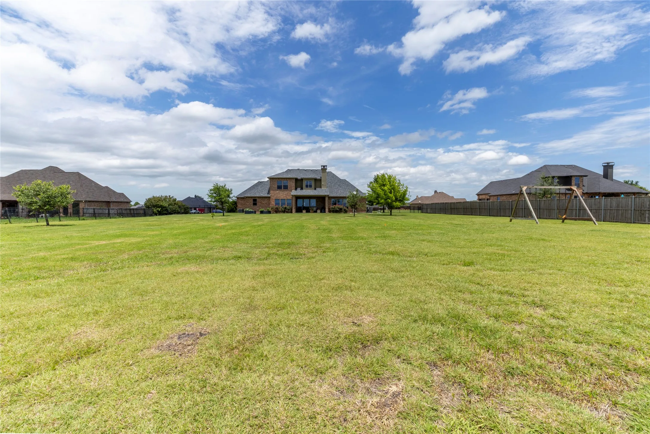 Single Family Residence For Sale in Kaufman County , 2722 W Alamosa Drive, Terrell, Texas 75160, 5 Bedrooms, 4 Bathrooms, 3 Garage spaces, 3,782 Sqft, built in 2007, Price $679,990, mls#21336927, Real Estate Agent in Terrell, Homes For Sale in Kaufman county, Homes For Sale in Terrell, Realtor in Terrell Texas, Real Estate Brokerage Independent Realty Texas, Luminita Cordes Realtor