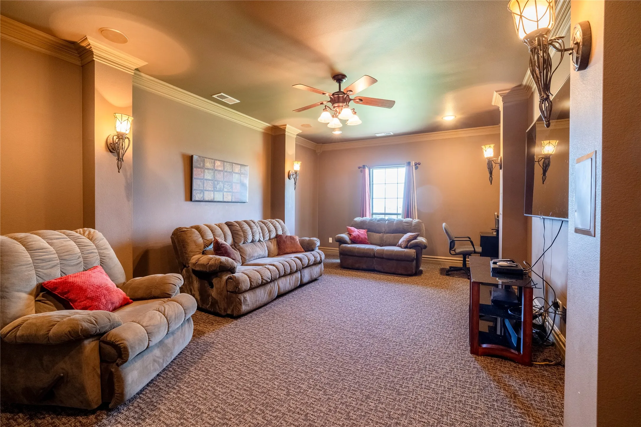 Single Family Residence For Sale in Kaufman County , 2722 W Alamosa Drive, Terrell, Texas 75160, 5 Bedrooms, 4 Bathrooms, 3 Garage spaces, 3,782 Sqft, built in 2007, Price $679,990, mls#21336927, Real Estate Agent in Terrell, Homes For Sale in Kaufman county, Homes For Sale in Terrell, Realtor in Terrell Texas, Real Estate Brokerage Independent Realty Texas, Luminita Cordes Realtor