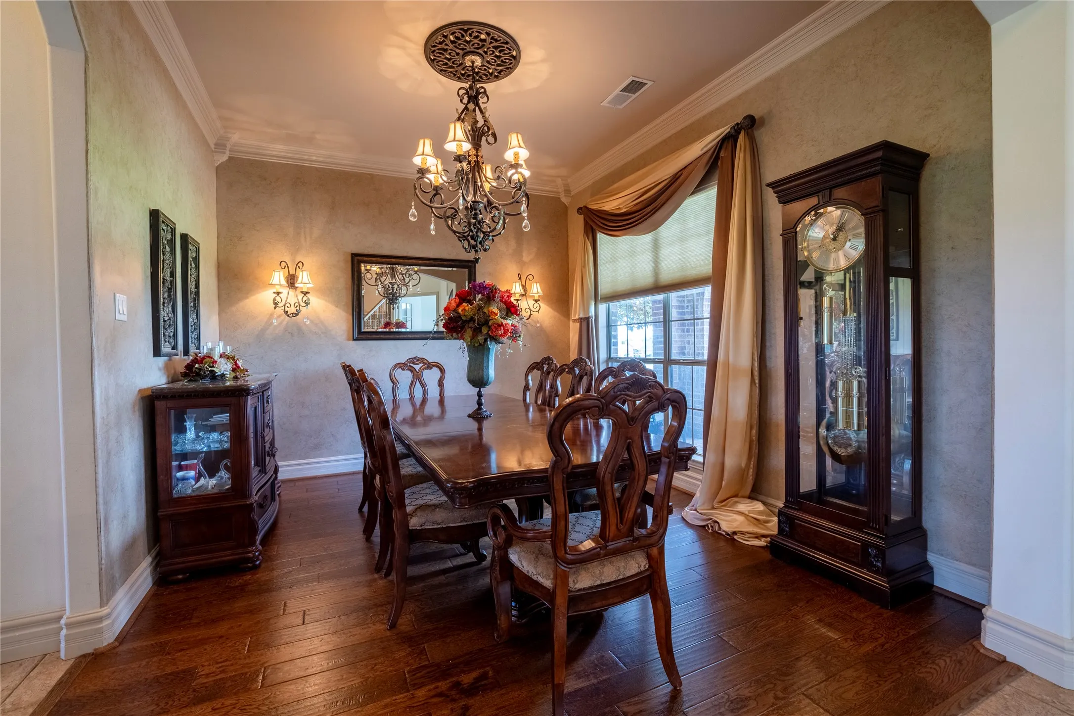 Single Family Residence For Sale in Kaufman County , 2722 W Alamosa Drive, Terrell, Texas 75160, 5 Bedrooms, 4 Bathrooms, 3 Garage spaces, 3,782 Sqft, built in 2007, Price $679,990, mls#21336927, Real Estate Agent in Terrell, Homes For Sale in Kaufman county, Homes For Sale in Terrell, Realtor in Terrell Texas, Real Estate Brokerage Independent Realty Texas, Luminita Cordes Realtor