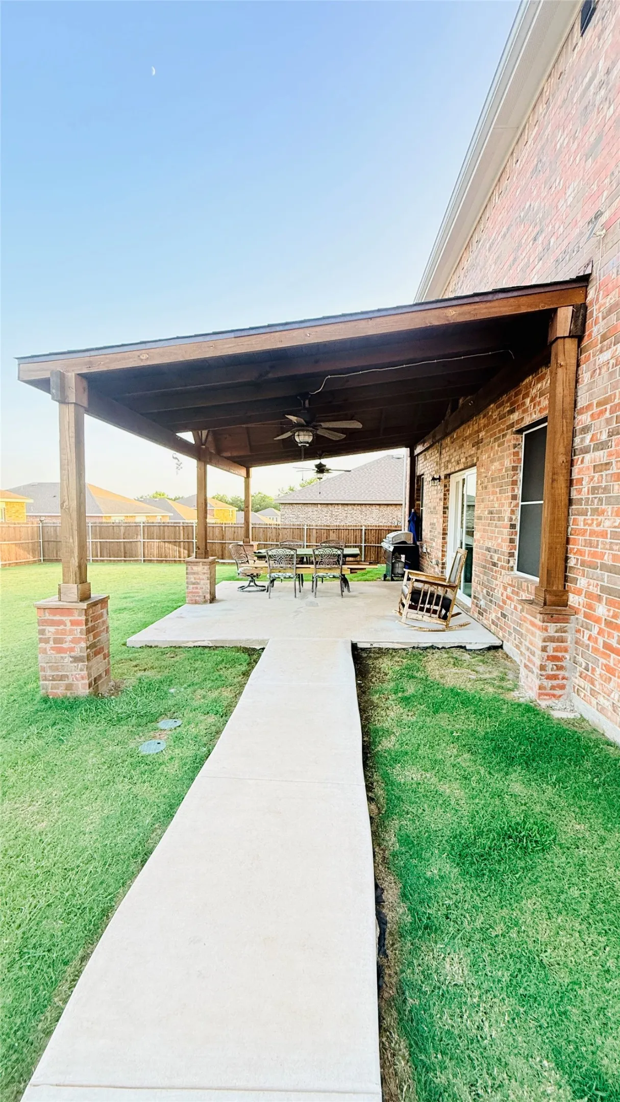 Single Family Residence For Sale in Ellis County , 2620 Beech Creek Road, Glenn Heights, Texas 75154, 4 Bedroom, 3 Bathroom, 2 Garage spaces, 2,132 Sqft, built in 2021, mls#21337235, Real Estate Agent in Glenn Heights, Homes For Sale in Ellis county, Homes For Sale in Glenn Heights, Realtor in Glenn Heights Texas, Real Estate Brokerage Independent Realty Texas, Luminita Cordes Realtor