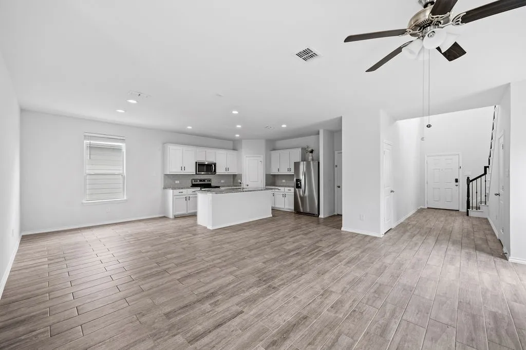 Single Family Residence For Rent in Denton County , 1024 Runnels Lane, Aubrey, Texas 76227, 3 Bedroom, 3 Bathroom, 2 Garage spaces, 2,064 Sqft, built in 2022, mls#21331319, Real Estate Agent in Aubrey, Homes For Rent in Denton county, Homes For Rent in Aubrey, Realtor in Aubrey Texas, Real Estate Brokerage Independent Realty Texas, Luminita Cordes Realtor