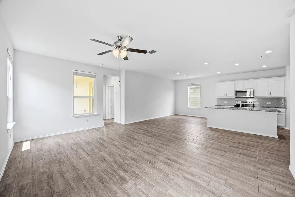 Single Family Residence For Rent in Denton County , 1024 Runnels Lane, Aubrey, Texas 76227, 3 Bedroom, 3 Bathroom, 2 Garage spaces, 2,064 Sqft, built in 2022, mls#21331319, Real Estate Agent in Aubrey, Homes For Rent in Denton county, Homes For Rent in Aubrey, Realtor in Aubrey Texas, Real Estate Brokerage Independent Realty Texas, Luminita Cordes Realtor