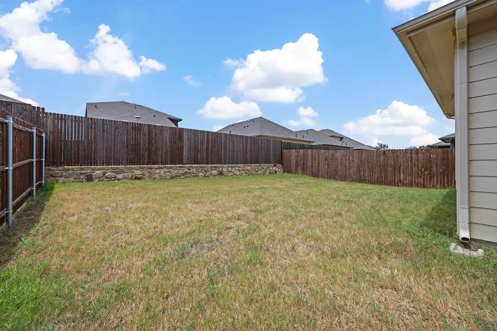 Single Family Residence For Rent in Denton County , 1024 Runnels Lane, Aubrey, Texas 76227, 3 Bedroom, 3 Bathroom, 2 Garage spaces, 2,064 Sqft, built in 2022, mls#21331319, Real Estate Agent in Aubrey, Homes For Rent in Denton county, Homes For Rent in Aubrey, Realtor in Aubrey Texas, Real Estate Brokerage Independent Realty Texas, Luminita Cordes Realtor