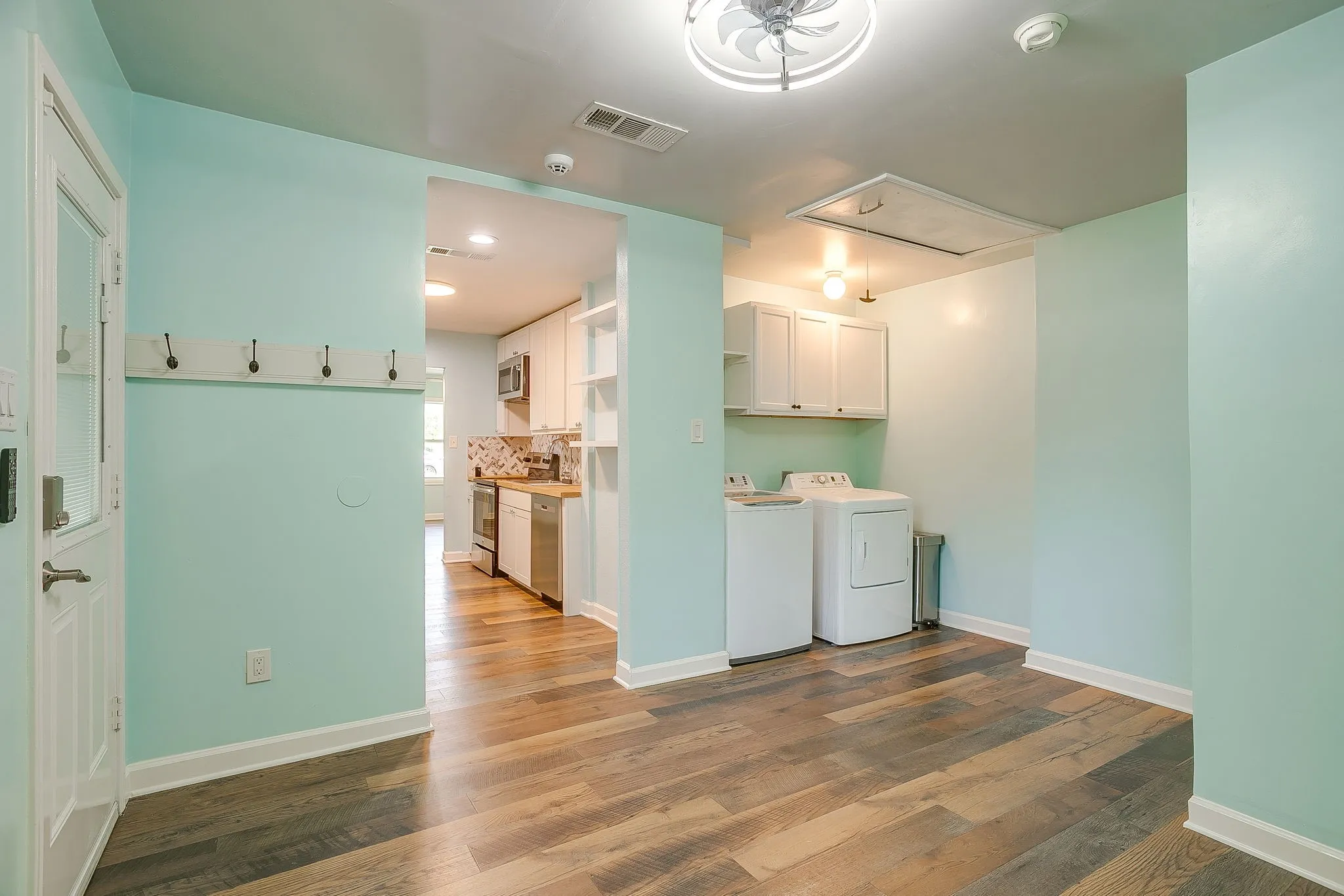 Single Family Residence For Sale in Tarrant County , 5433 Como Drive, Fort Worth, Texas 76107, 3 Bedroom, 2 Bathroom, Garage spaces, 1,254 Sqft, built in 1950, mls#21335978, Real Estate Agent in Fort Worth, Homes For Sale in Tarrant county, Homes For Sale in Fort Worth, Realtor in Fort Worth Texas, Real Estate Brokerage Independent Realty Texas, Luminita Cordes Realtor