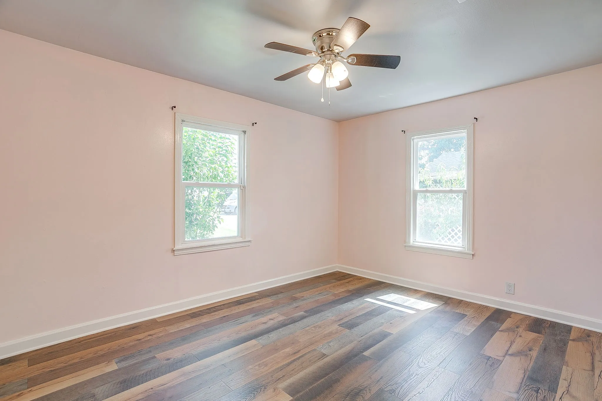 Single Family Residence For Sale in Tarrant County , 5433 Como Drive, Fort Worth, Texas 76107, 3 Bedroom, 2 Bathroom, Garage spaces, 1,254 Sqft, built in 1950, mls#21335978, Real Estate Agent in Fort Worth, Homes For Sale in Tarrant county, Homes For Sale in Fort Worth, Realtor in Fort Worth Texas, Real Estate Brokerage Independent Realty Texas, Luminita Cordes Realtor